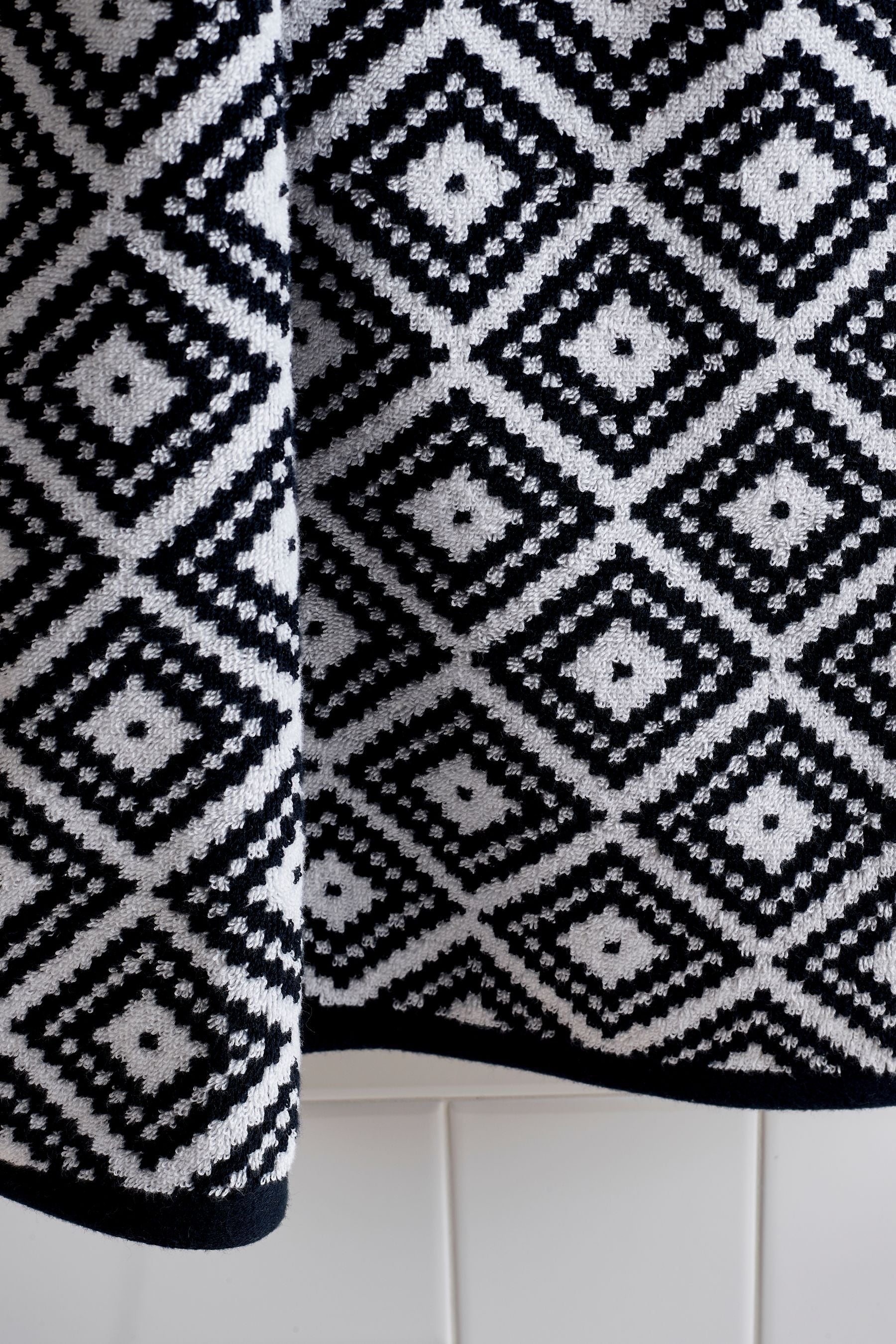 Black/White Diamond Geo Towel 100% Cotton