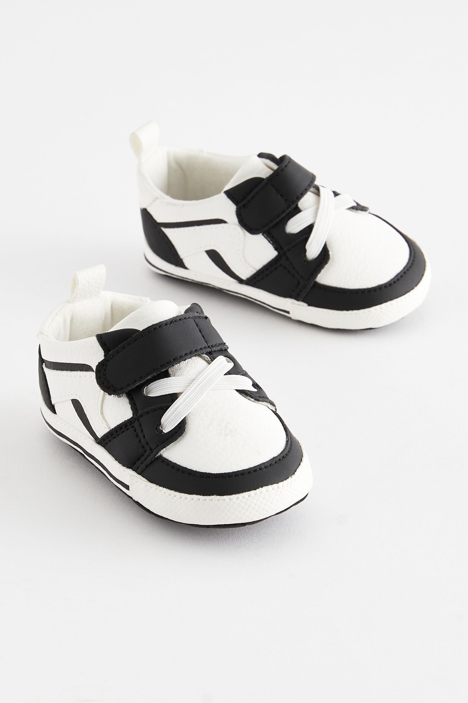 Black/White Touch Fastening Elastic Lace Baby Trainers (0-24mths)