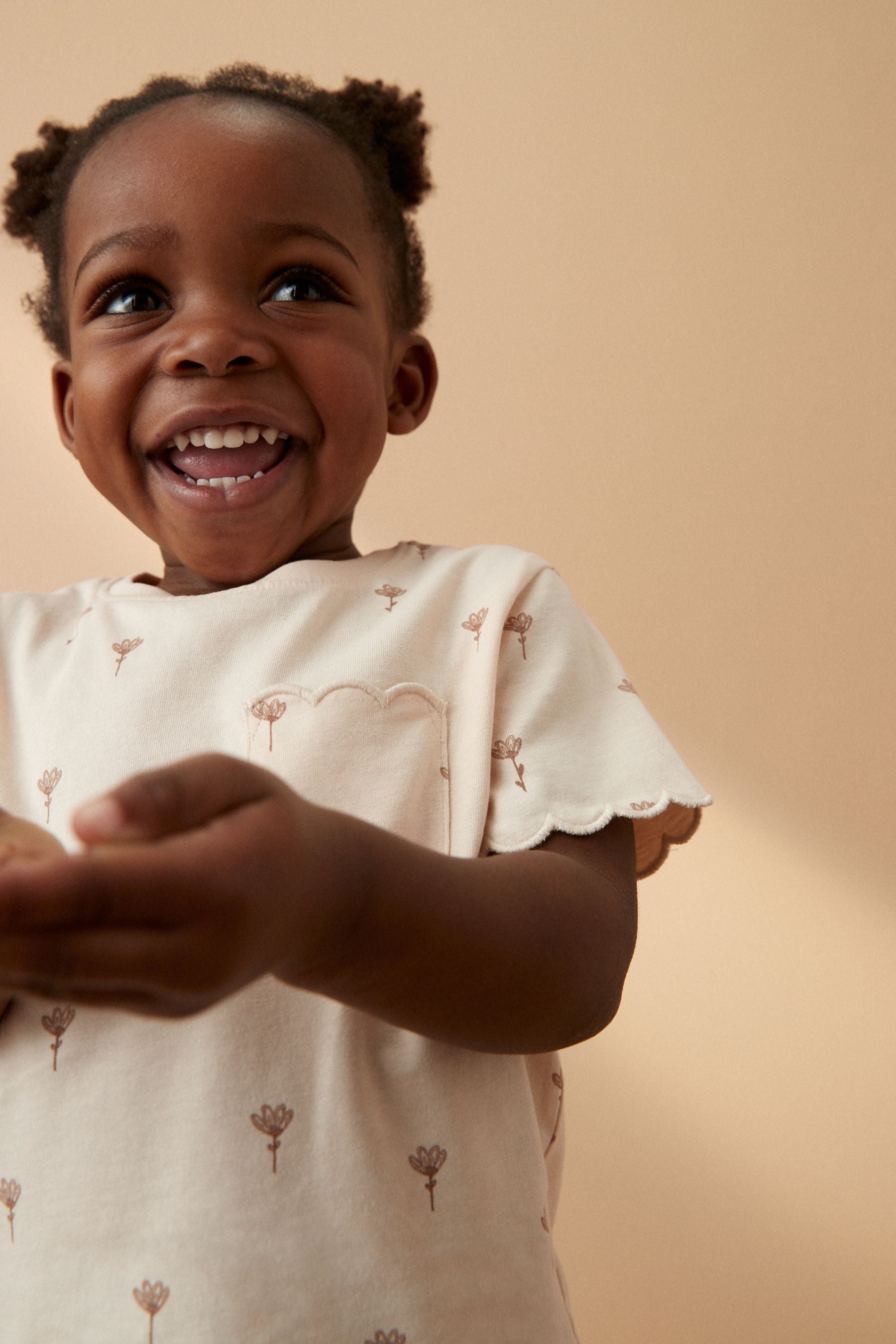 Pale Pink Short Sleeve Scallop T-Shirt (3mths-7yrs)