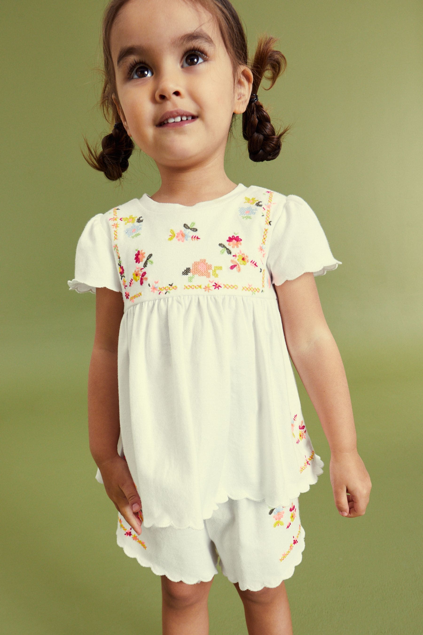 White Embroidered Floral Scallop Short Sleeve Top And Shorts Set (3mths-7yrs)