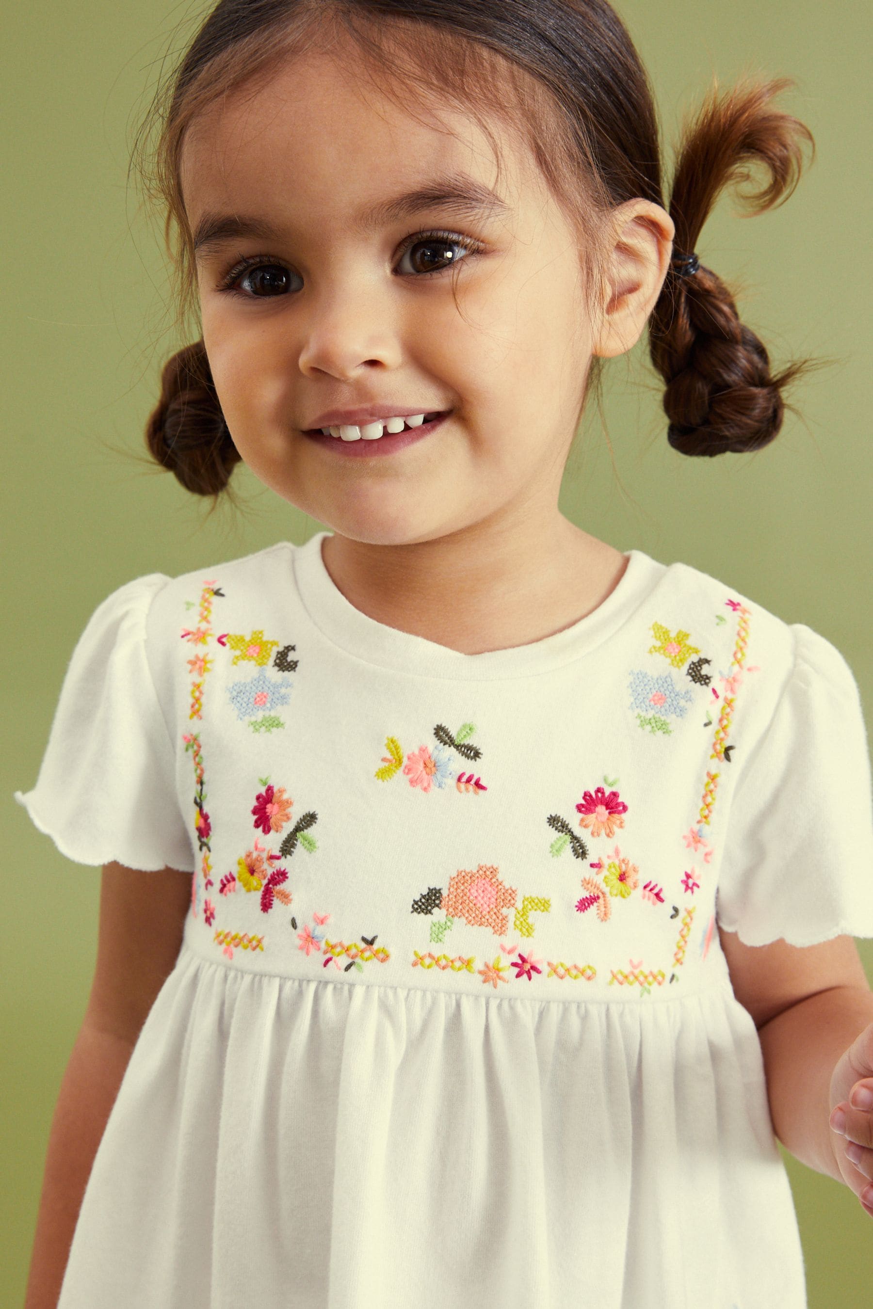 White Embroidered Floral Scallop Short Sleeve Top And Shorts Set (3mths-7yrs)