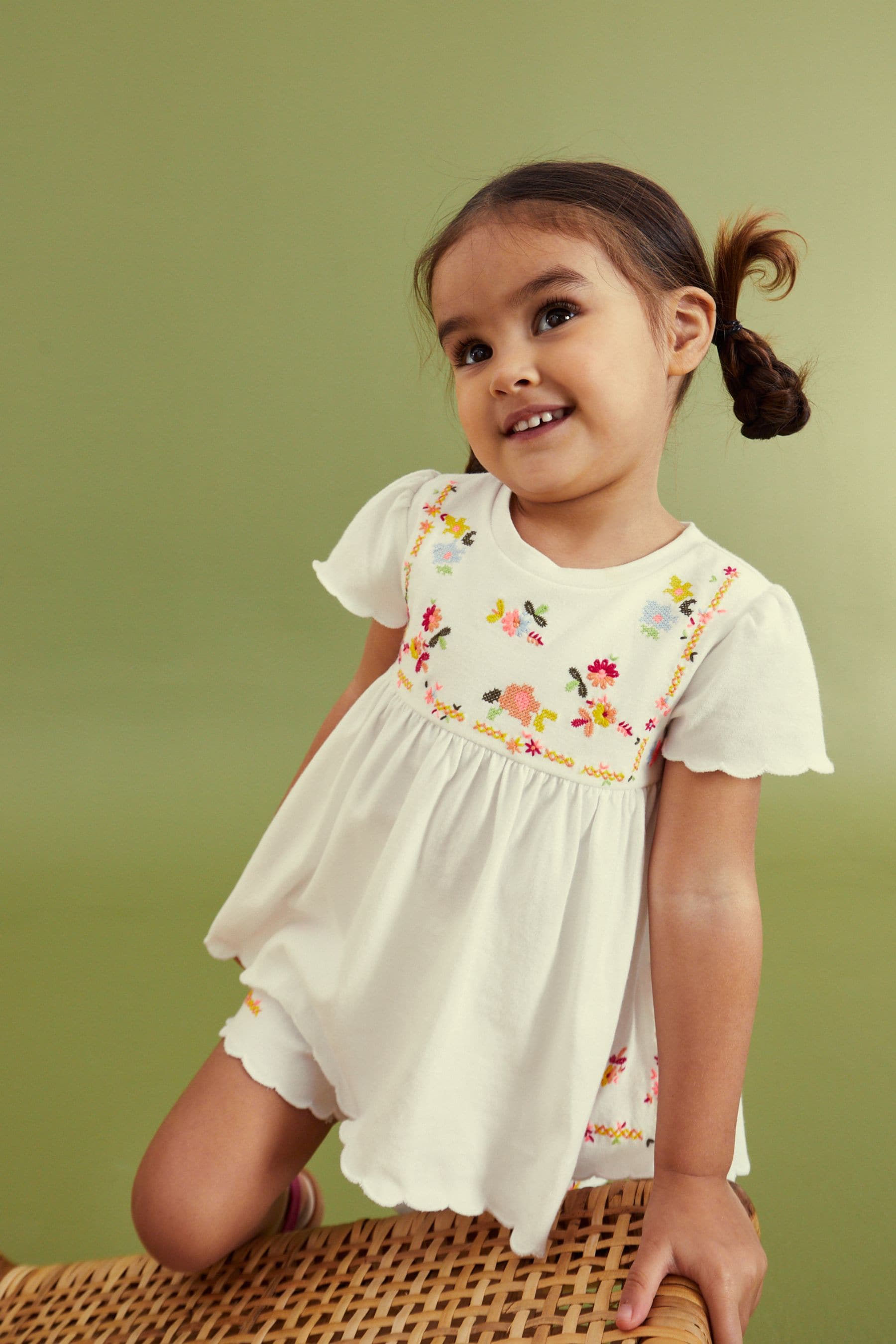 White Embroidered Floral Scallop Short Sleeve Top And Shorts Set (3mths-7yrs)