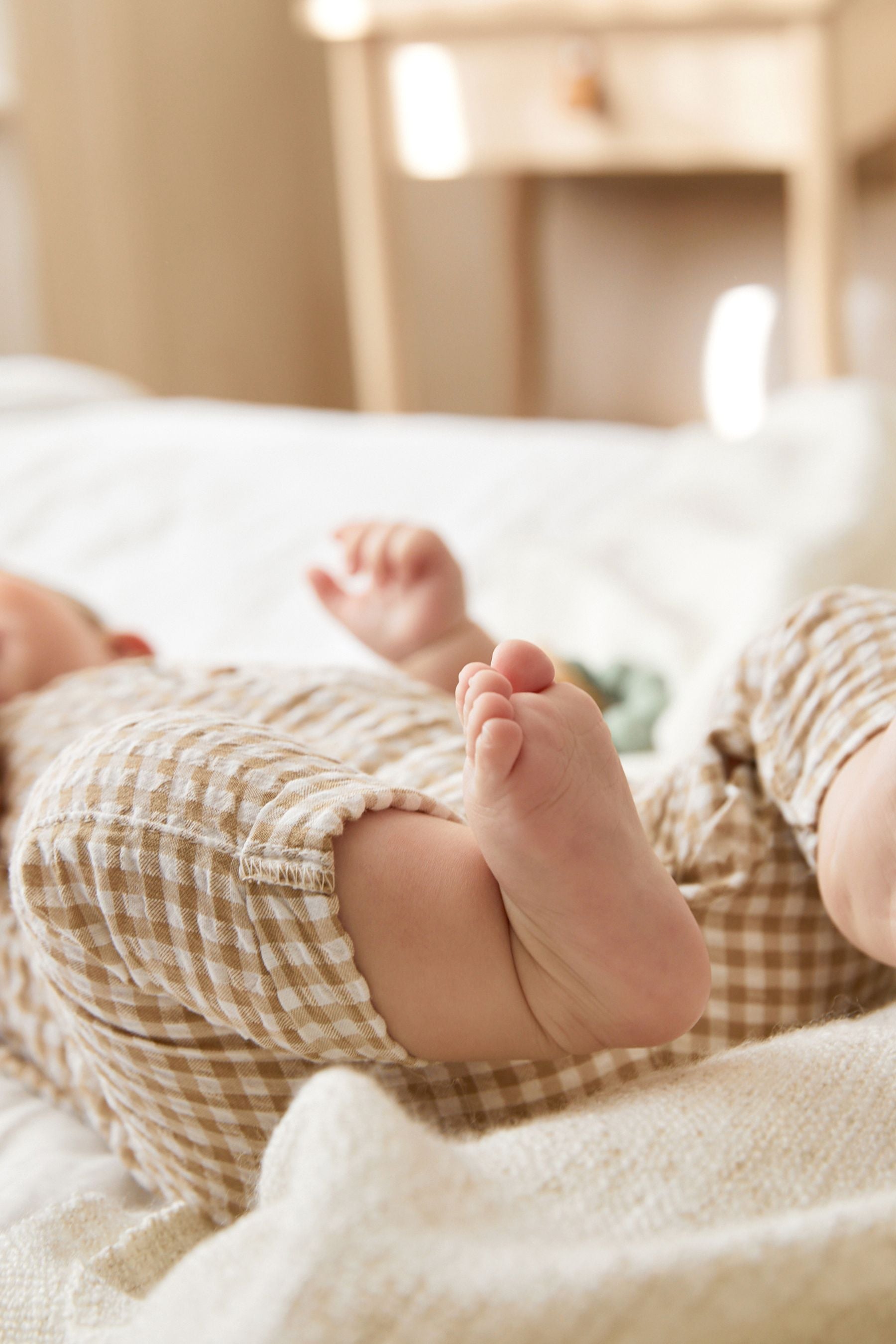 Neutral Gingham Baby Woven Crinkle Romper (0mths-2yrs)