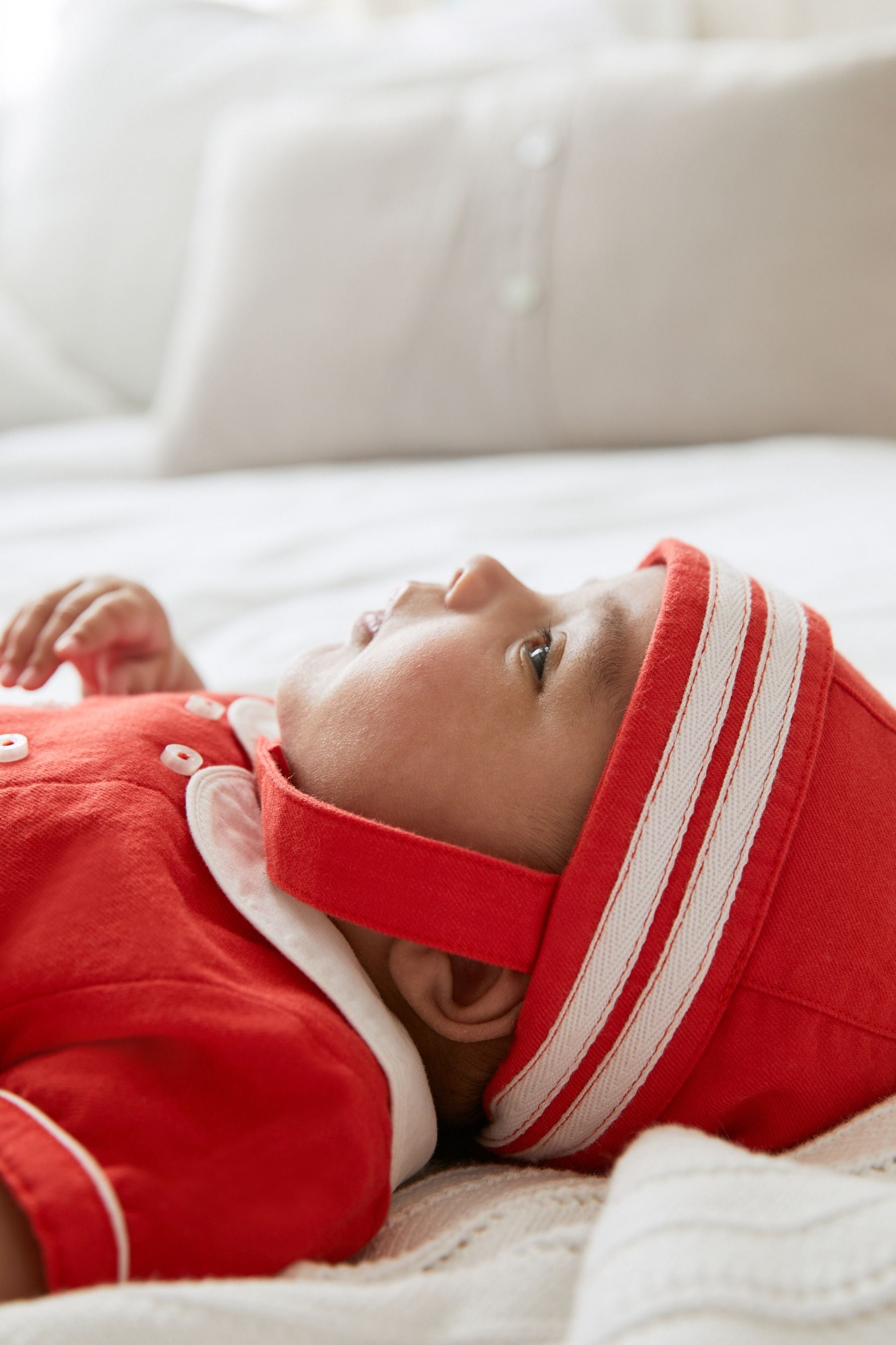 Red/White Collared Baby Smart 2 Piece Romper And Hat Set (0mths-2yrs)