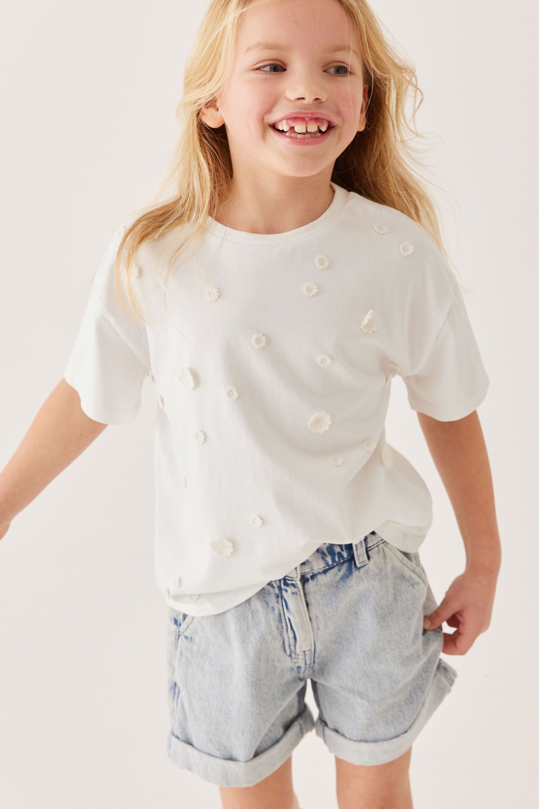 White Daisy Crochet T-Shirt (3-16yrs)