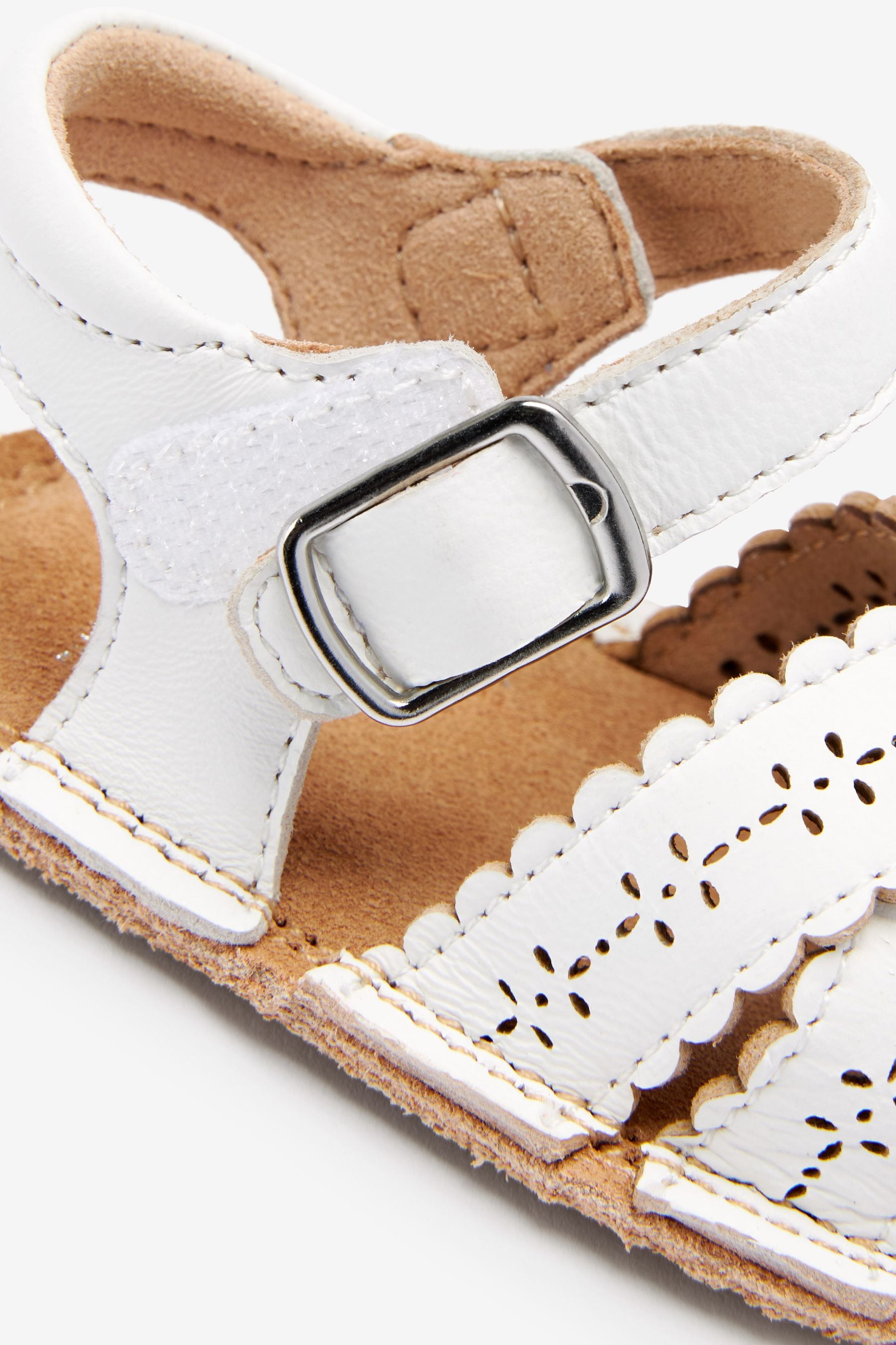 White Scallop Leather Baby Sandals (0-18mths)