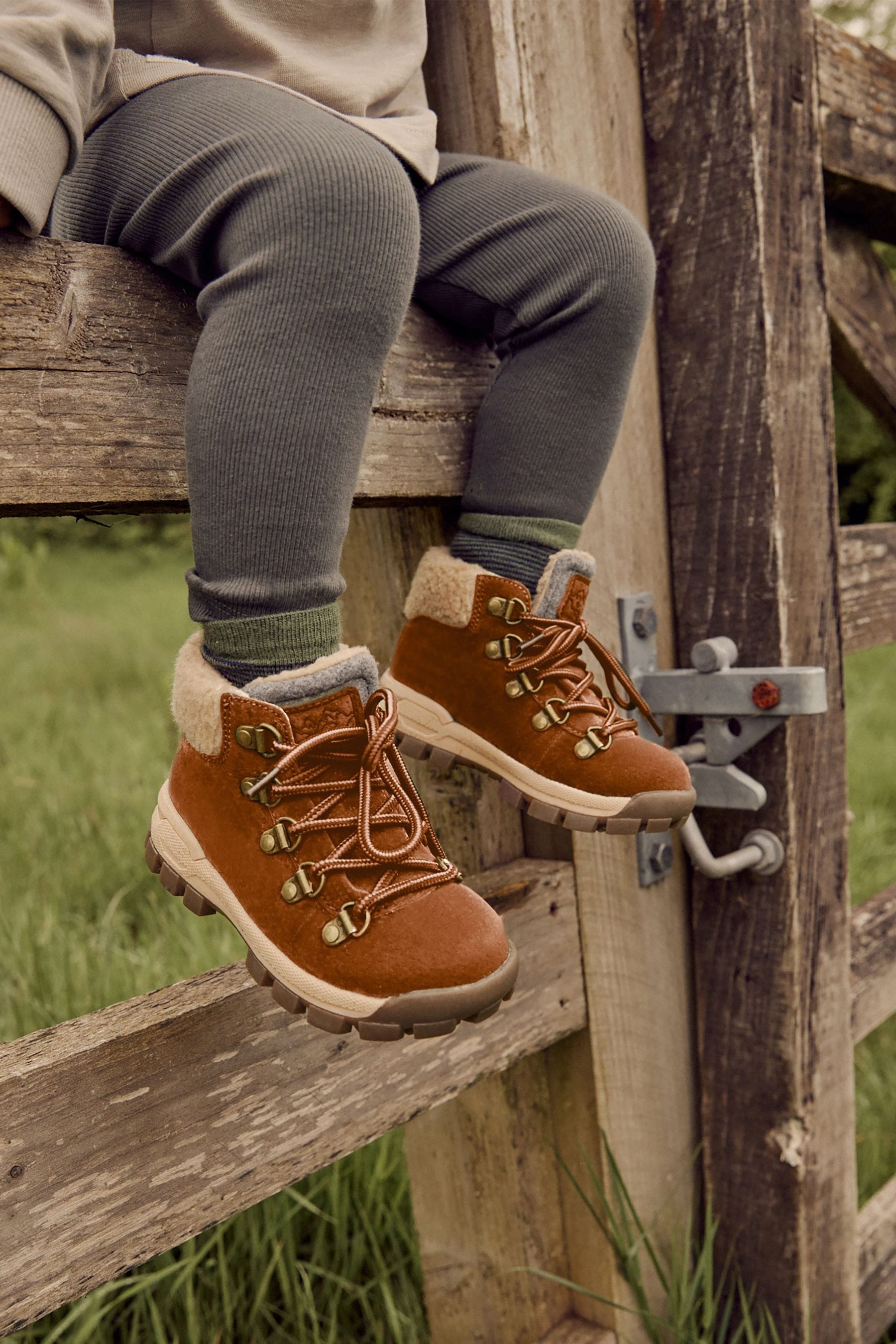 Tan Brown Thermal Thinsulate Lined Hiker Boots