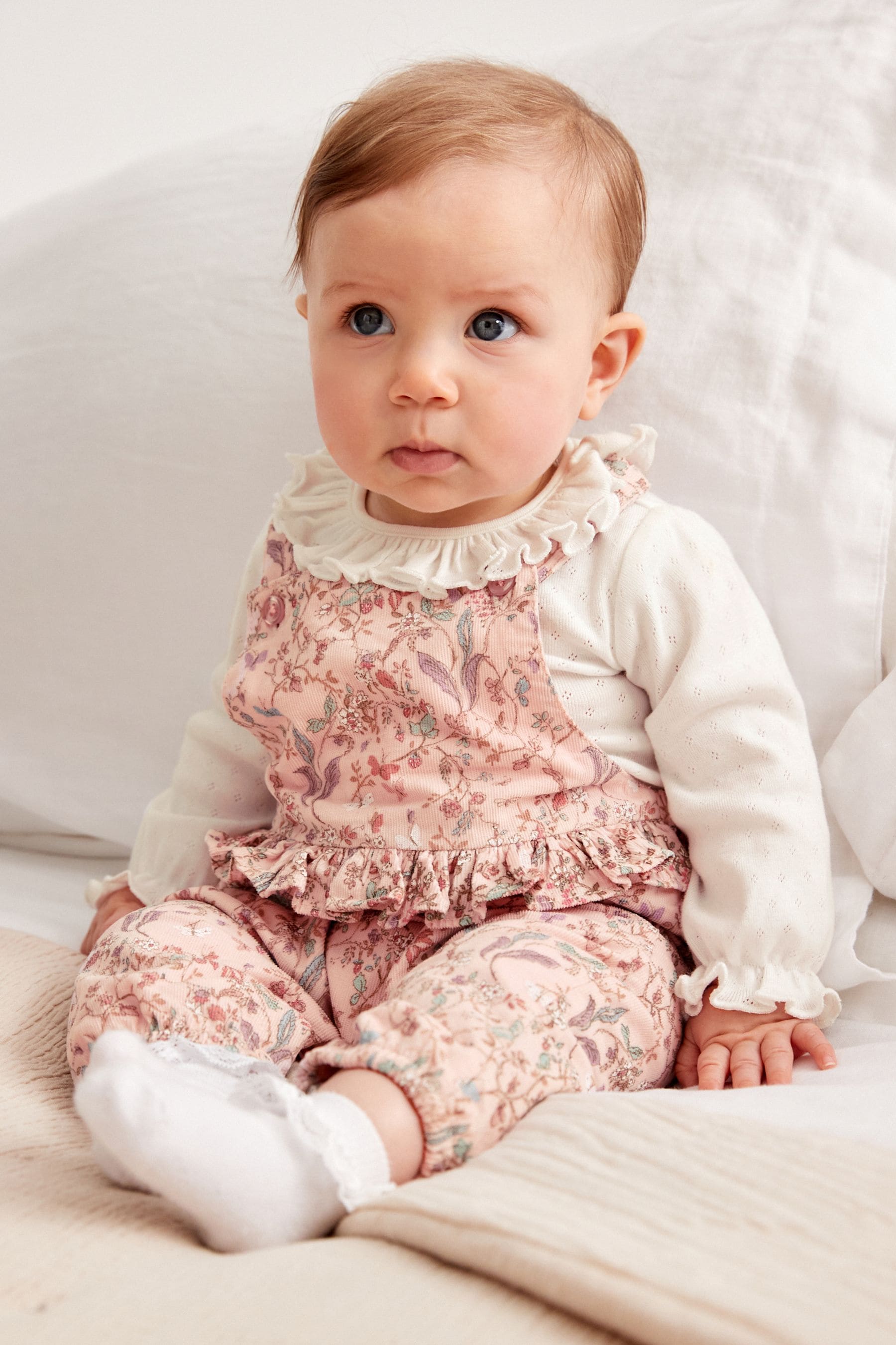 Pale Pink Baby 2pc Baby Dungaree & Bodysuit Set (0mths-2yrs)