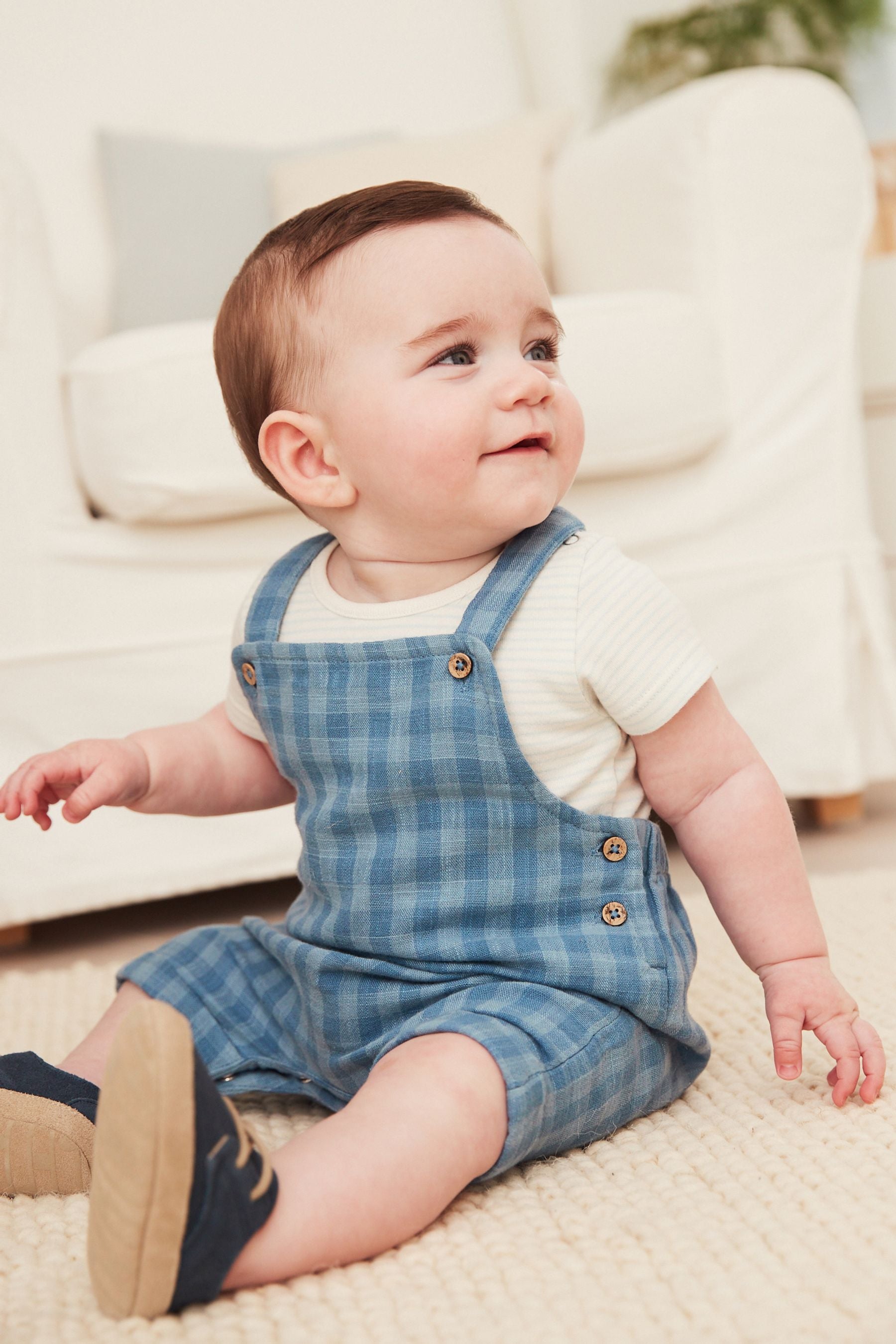 Blue 2 Piece Baby Dungarees and Bodysuit Set (0mths-2yrs)