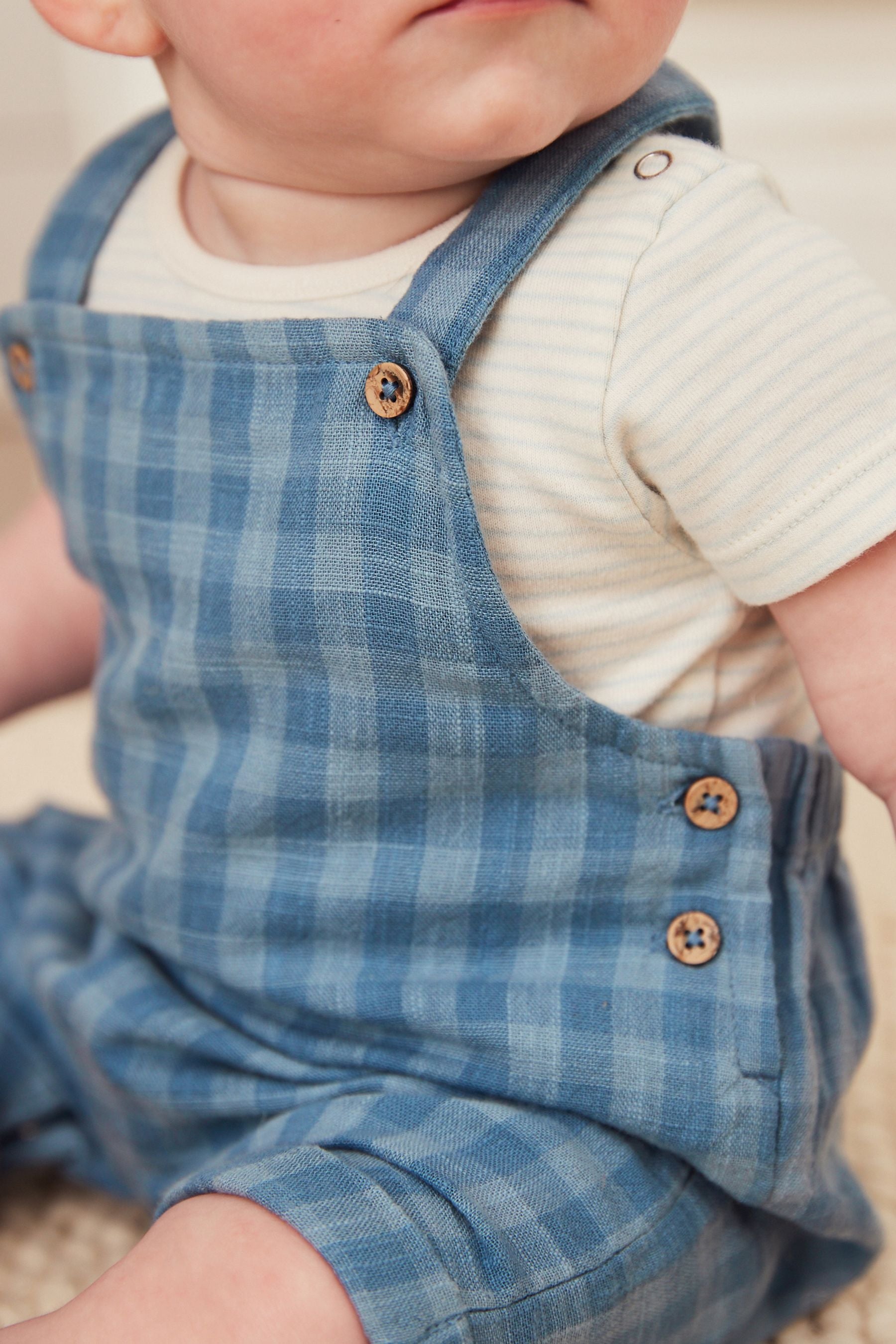 Blue 2 Piece Baby Dungarees and Bodysuit Set (0mths-2yrs)