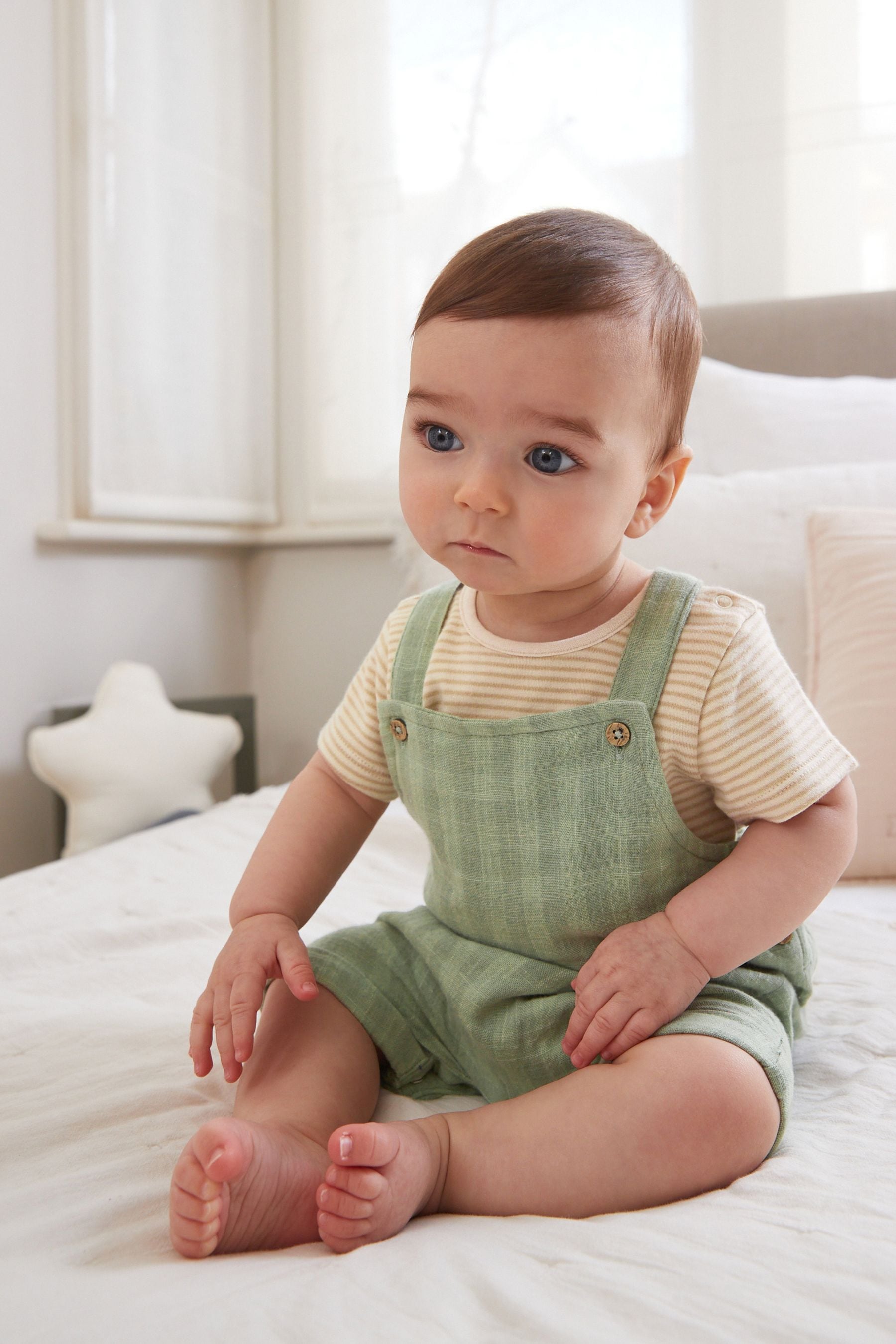 Green 2 Piece Baby Dungarees and Bodysuit Set (0mths-2yrs)