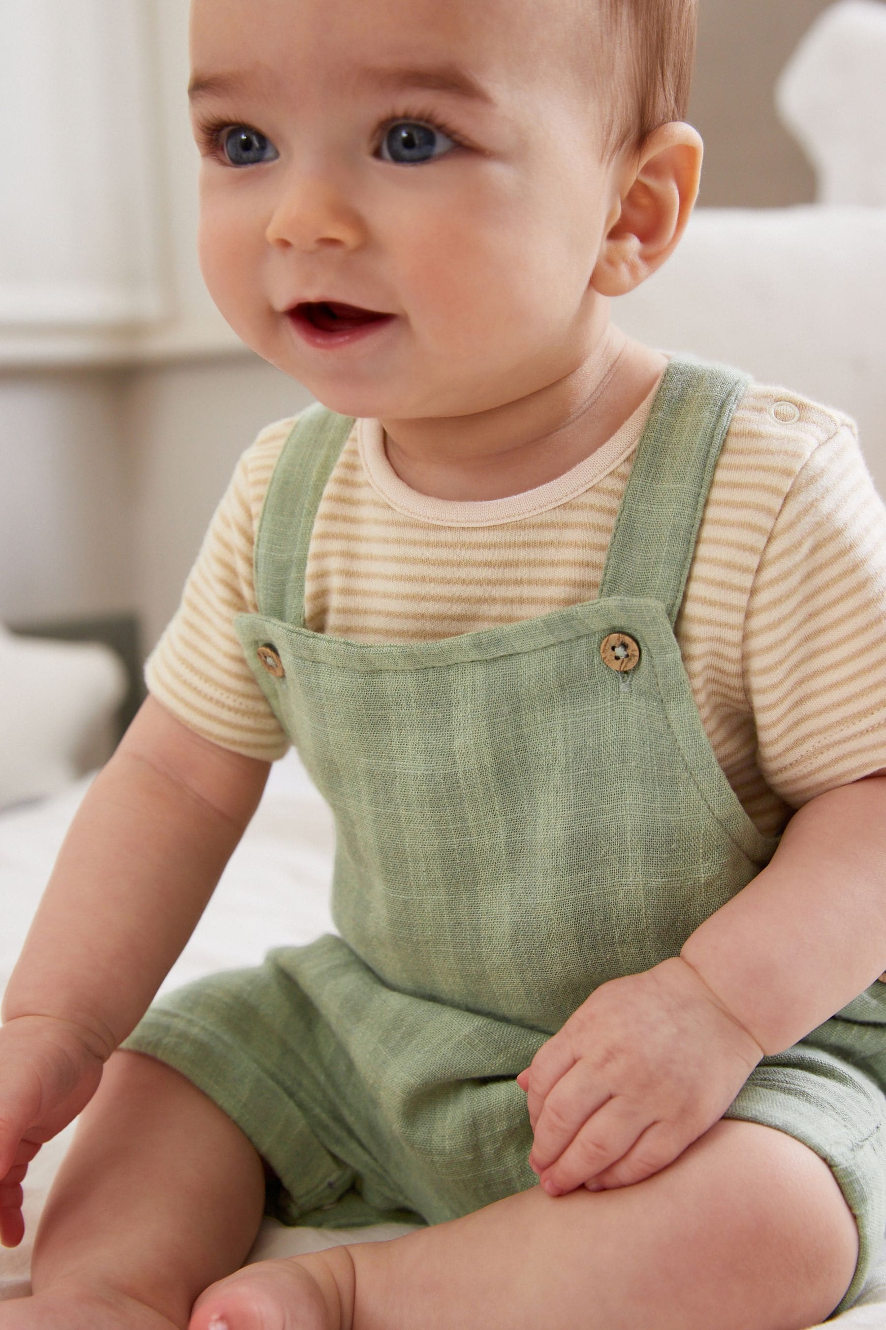 Green 2 Piece Baby Dungarees and Bodysuit Set (0mths-2yrs)