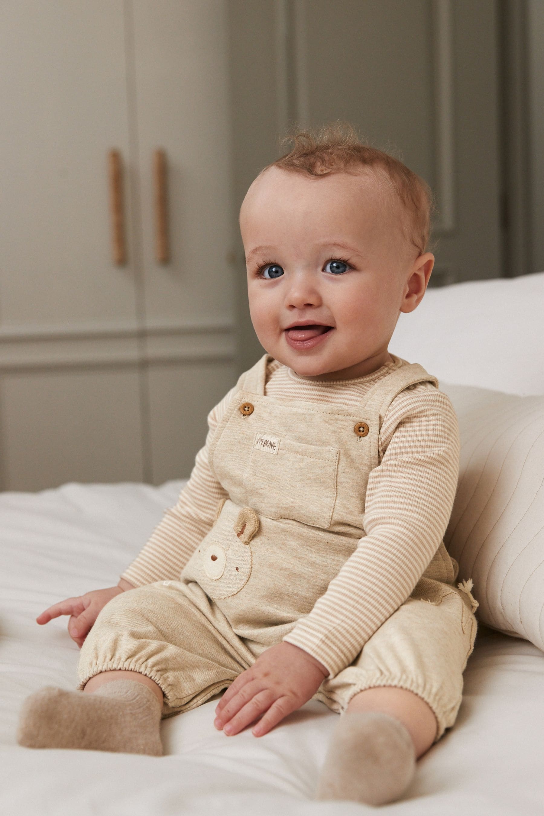 Neutral Character Appliqu?©?©?© Jersey Baby Dungarees And Bodysuit (0mths-2yrs)