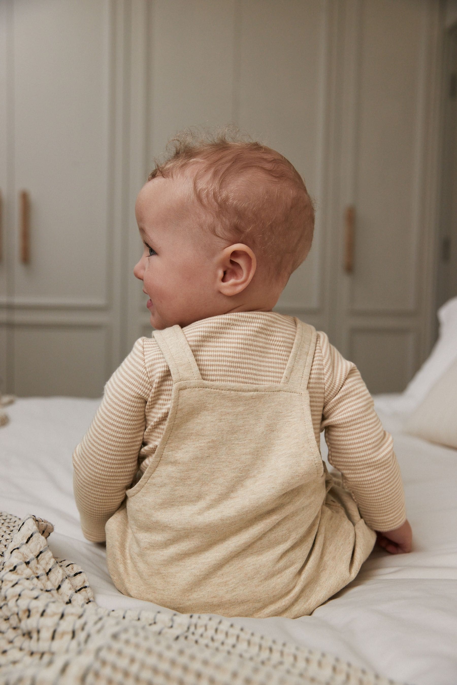 Neutral Character Appliqu?©?©?© Jersey Baby Dungarees And Bodysuit (0mths-2yrs)