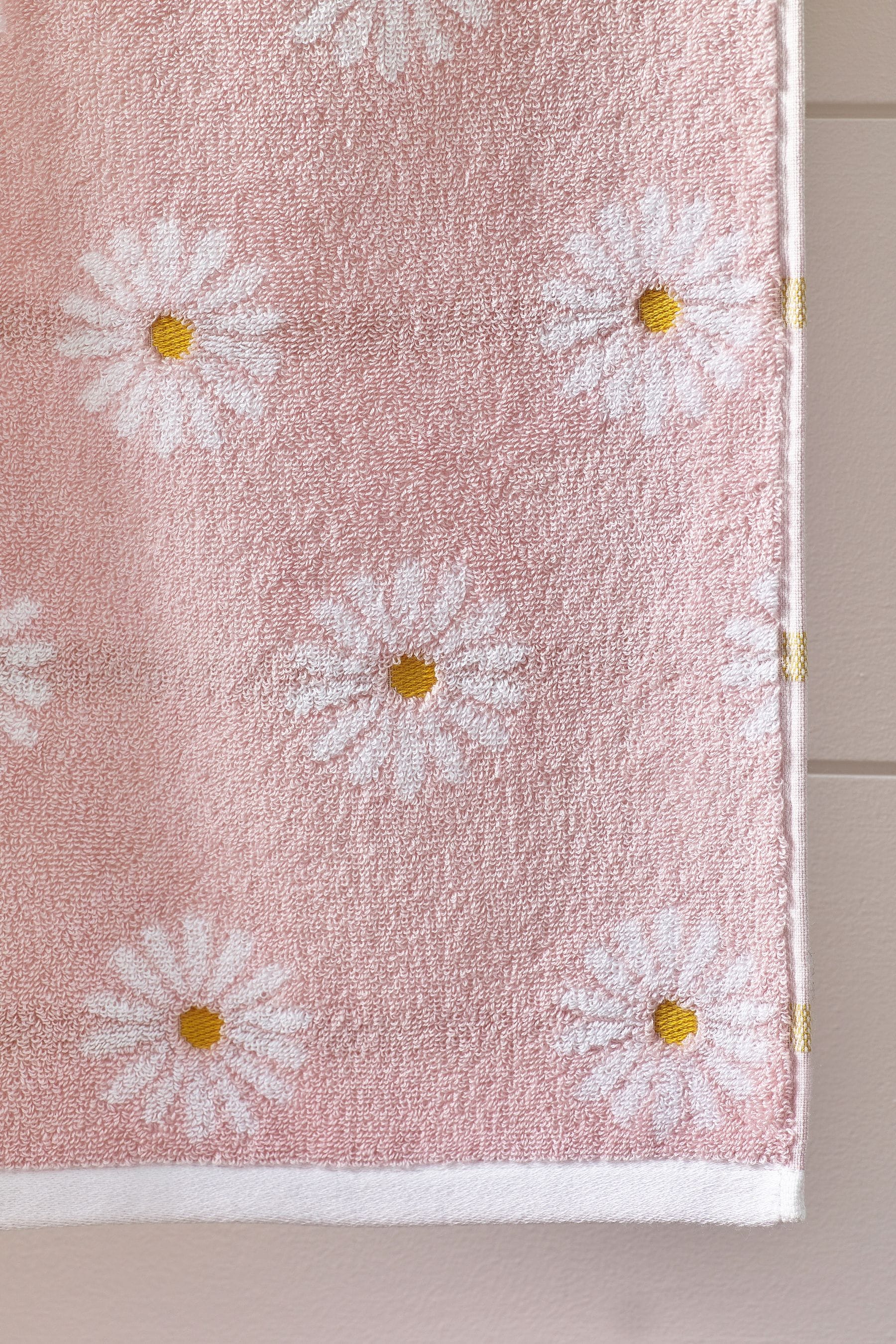 Pink Daisy 100% Cotton Towel