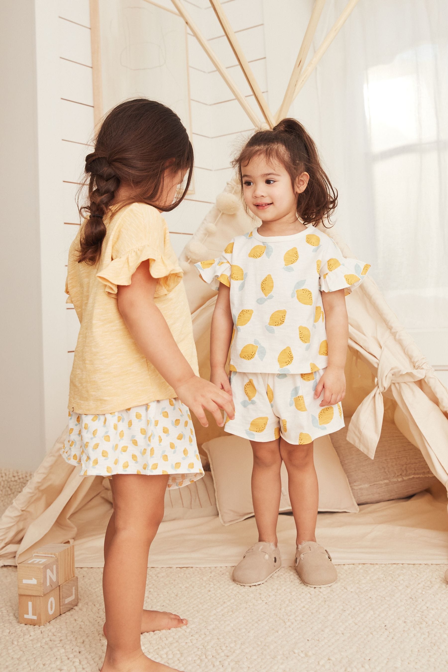 Yellow/White Lemons Short Pyjamas 2 Pack (9mths-8yrs)