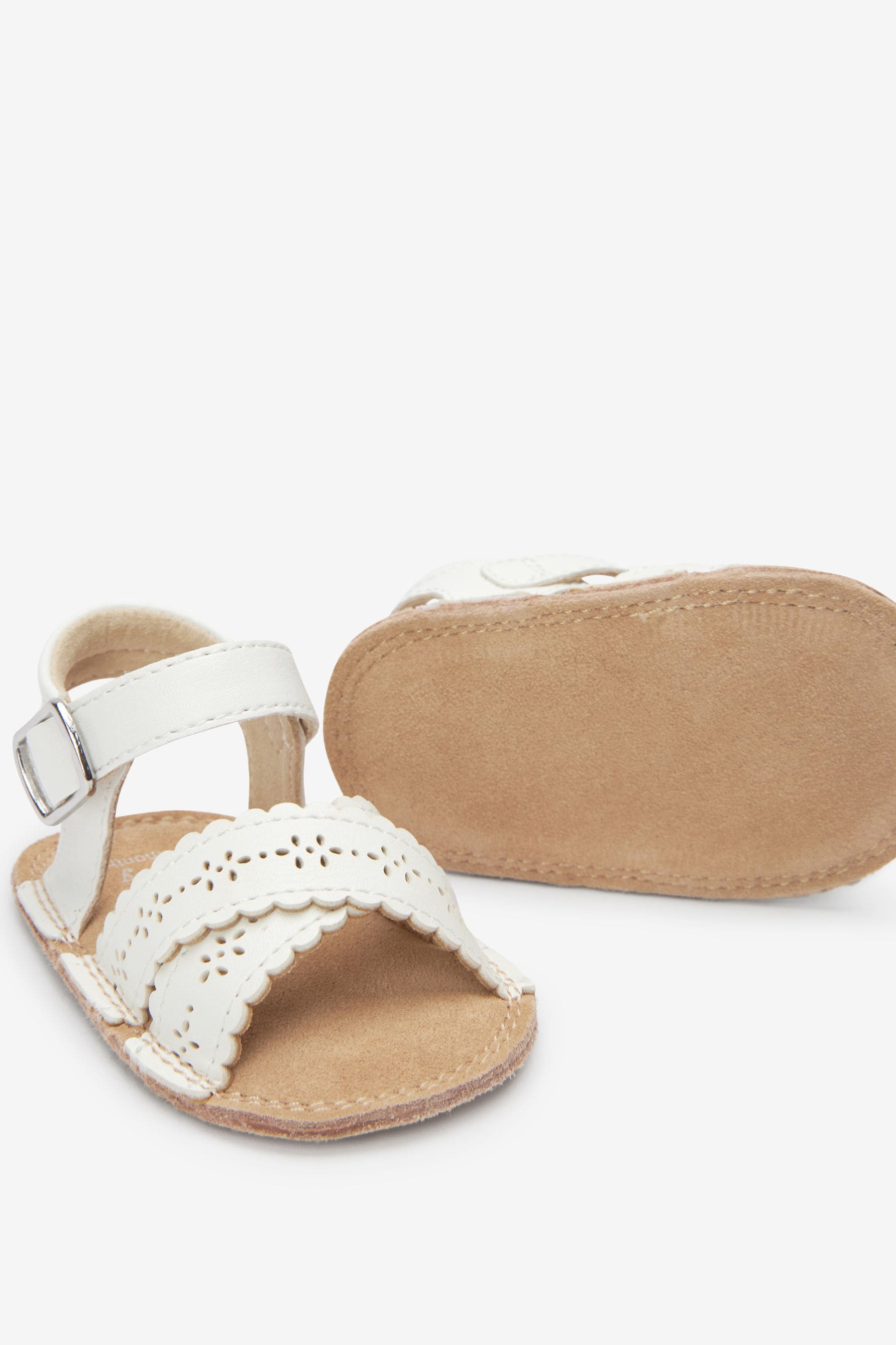 White Scallop Baby Sandals (0-18mths)