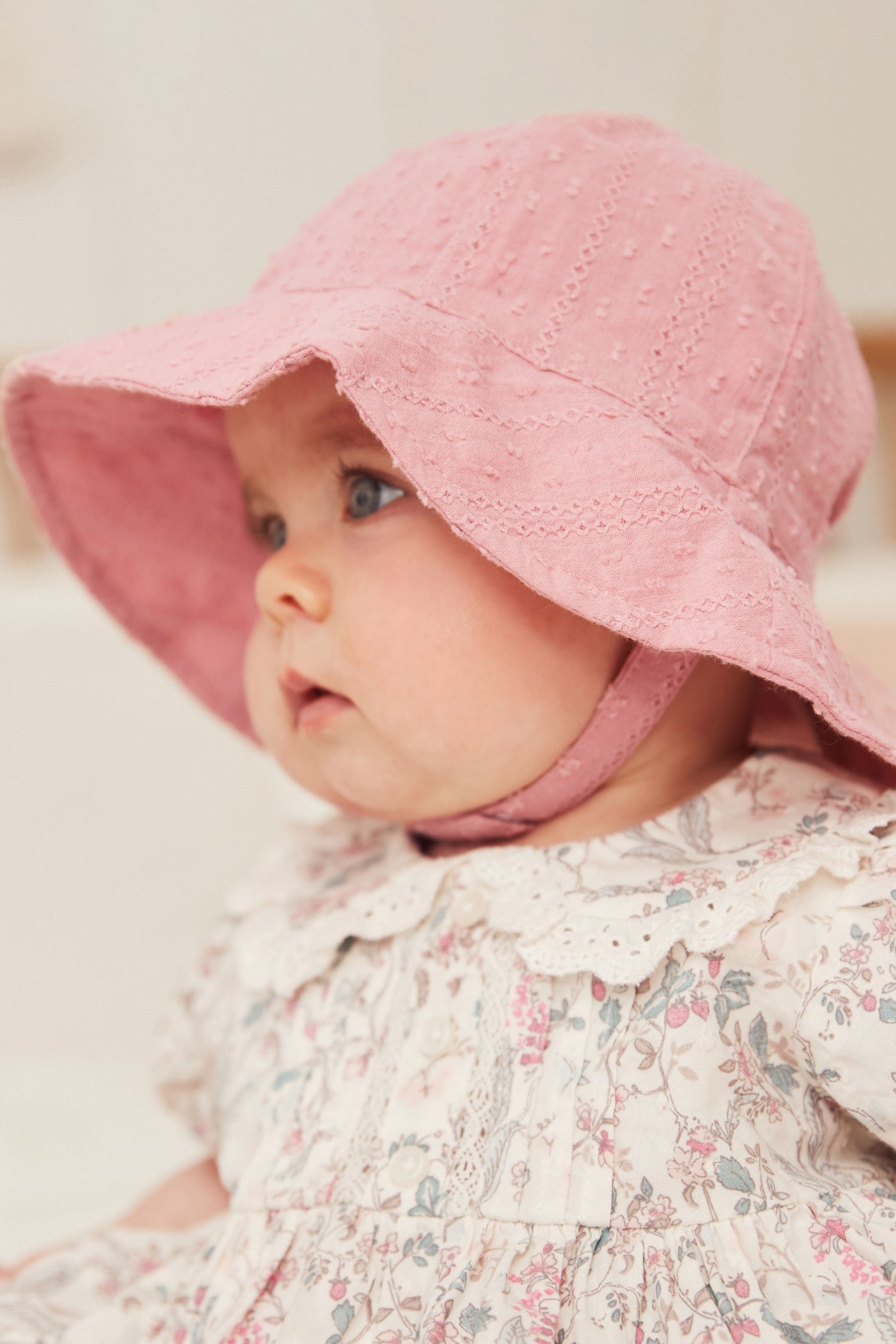 Pink Crinkle Baby Bucket Hat (0mths-2yrs)