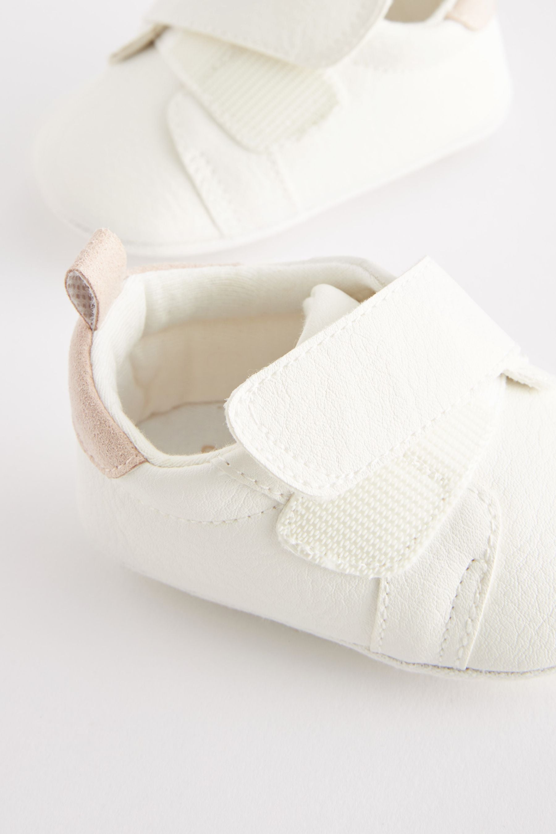 White Baby Trainers (0-18mths)