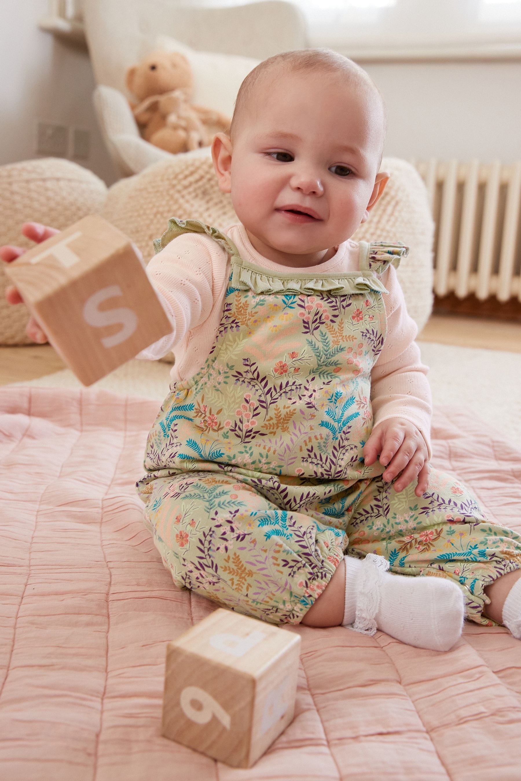 Green Floral Jersey Baby 2 Piece Dungarees And Bodysuit Set (0mths-3yrs)