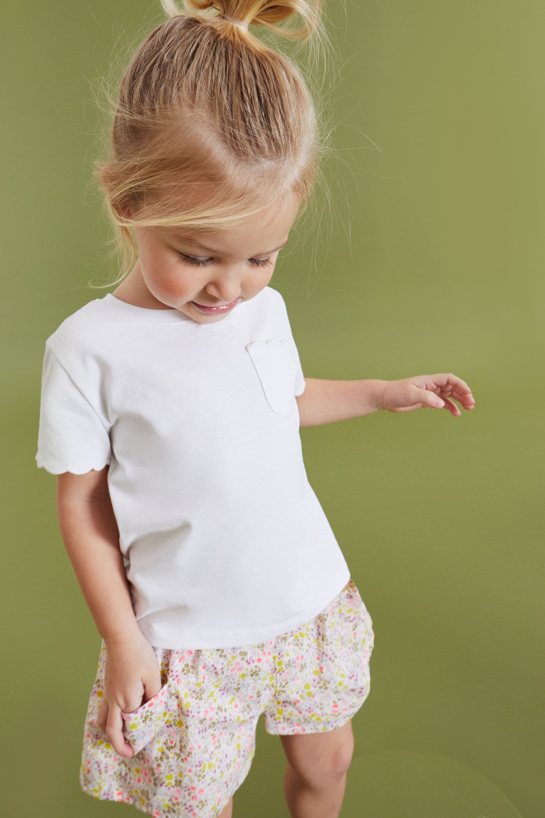 White Short Sleeve Scallop T-Shirt (3mths-7yrs)