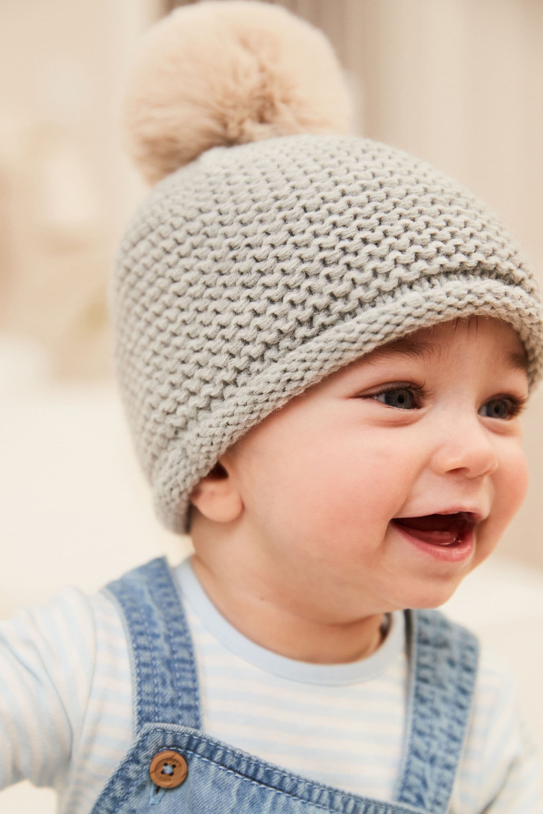 Grey Knitted Baby Pom Hat (0mths-2yrs)