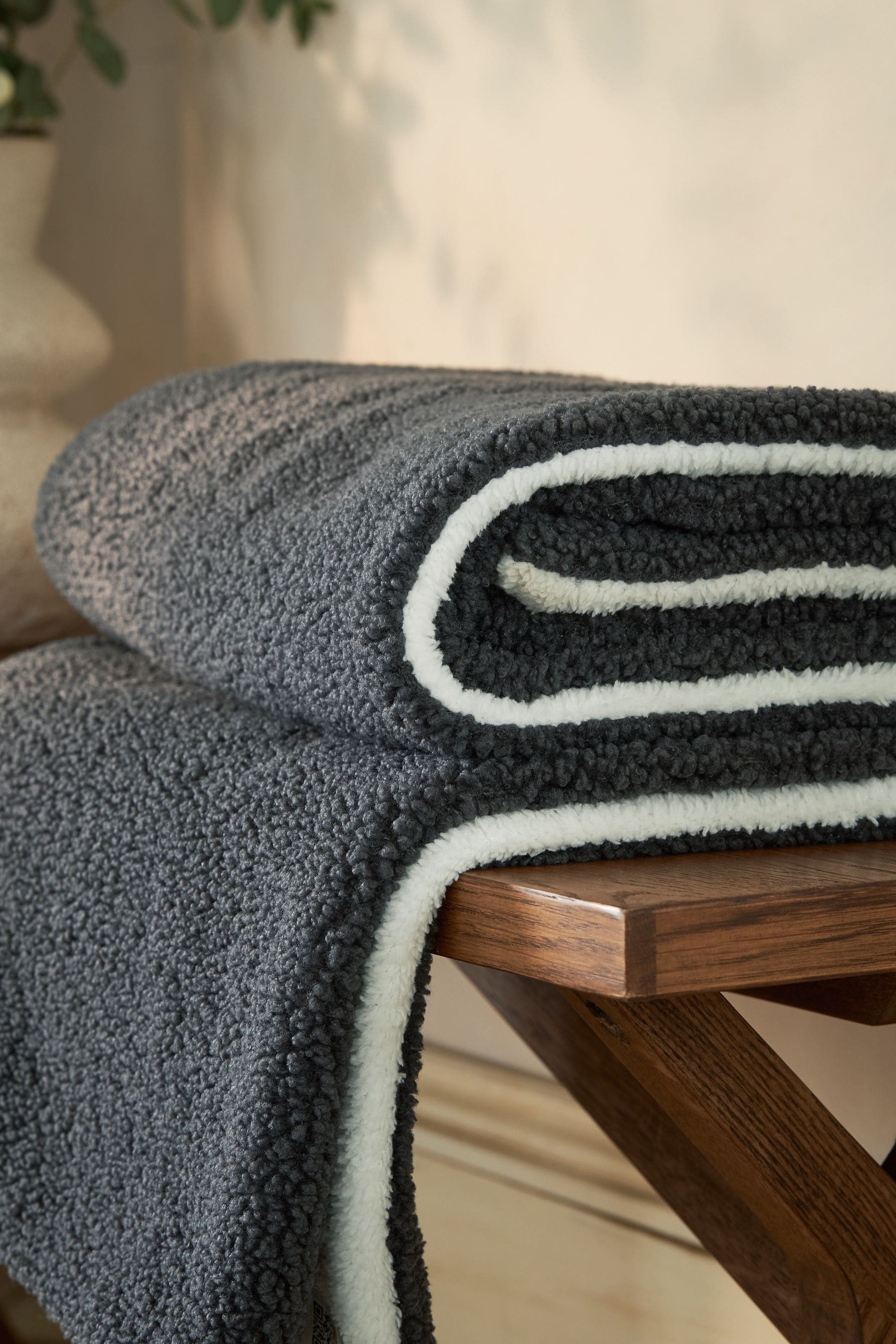 Charcoal Grey Oslo Teddy Borg Fleece Throw