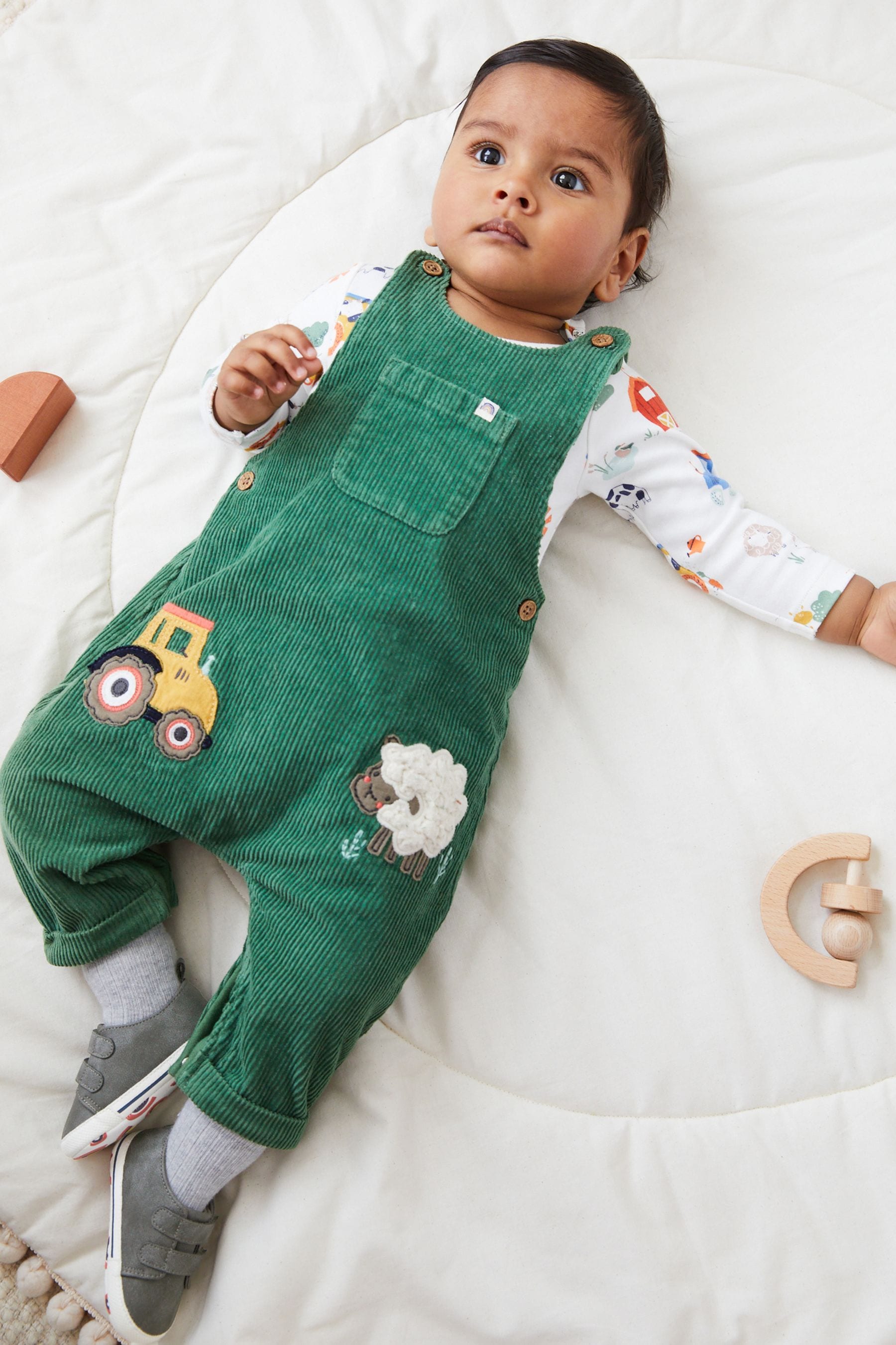 Green Baby Appliquééé Corduroy Dungarees And Jersey Bodysuit Set (0mths-2yrs)