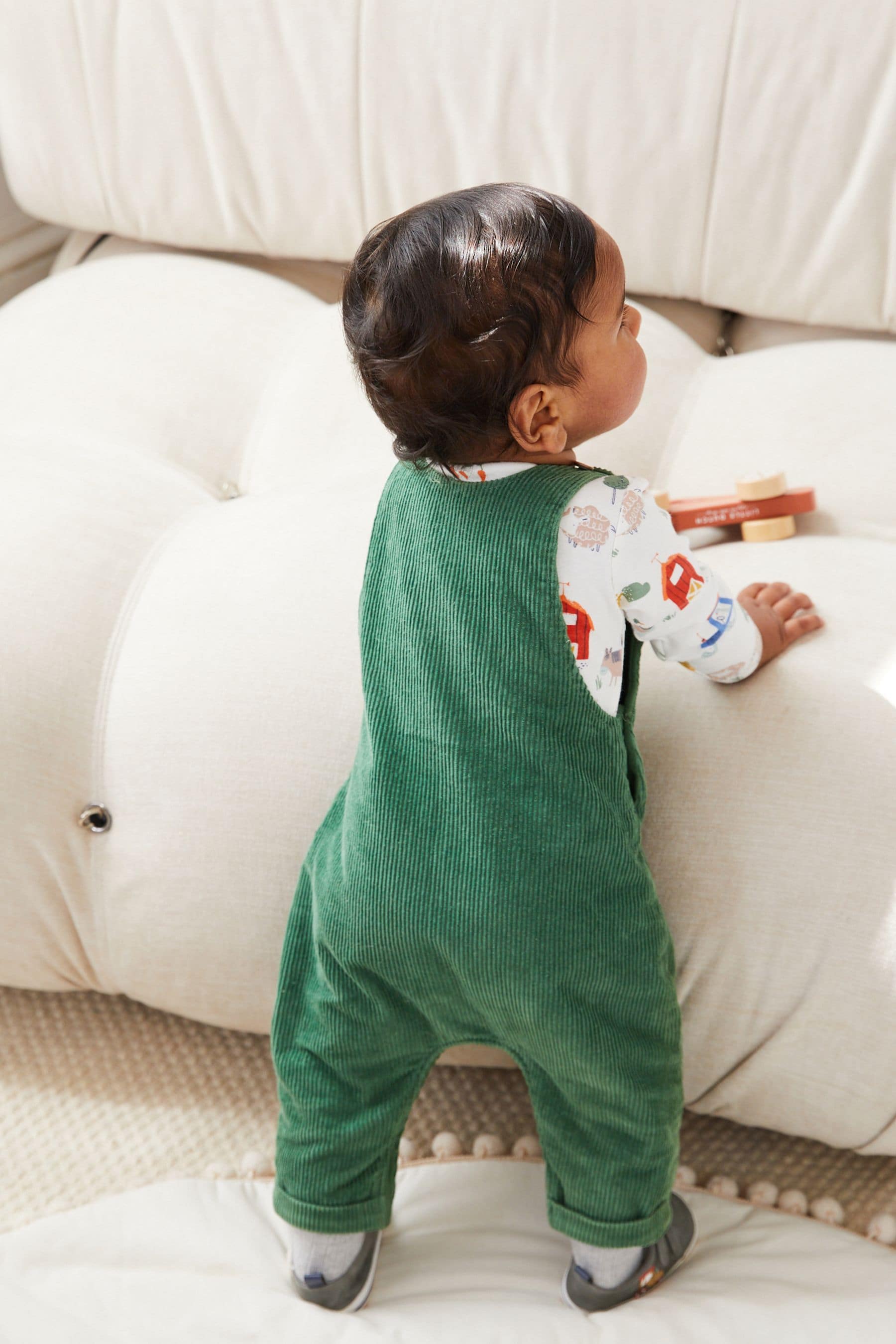 Green Baby Appliquééé Corduroy Dungarees And Jersey Bodysuit Set (0mths-2yrs)