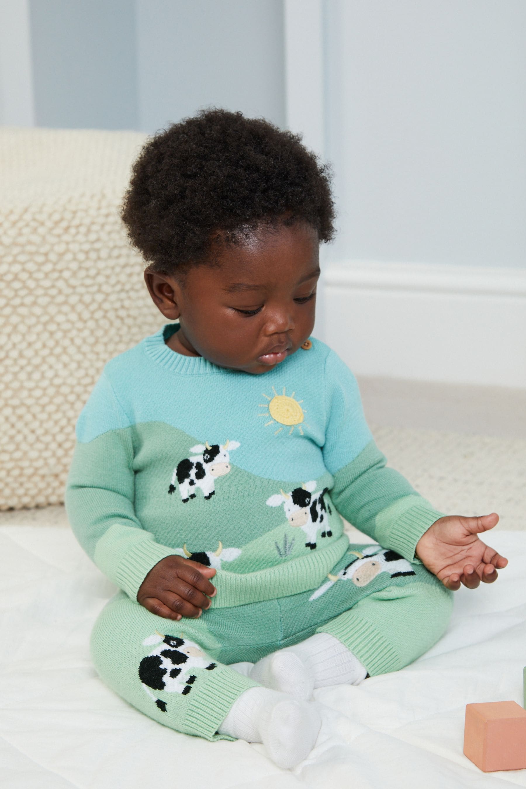 Cow Scene Knitted Baby 2 Piece Set (0mths-2yrs)