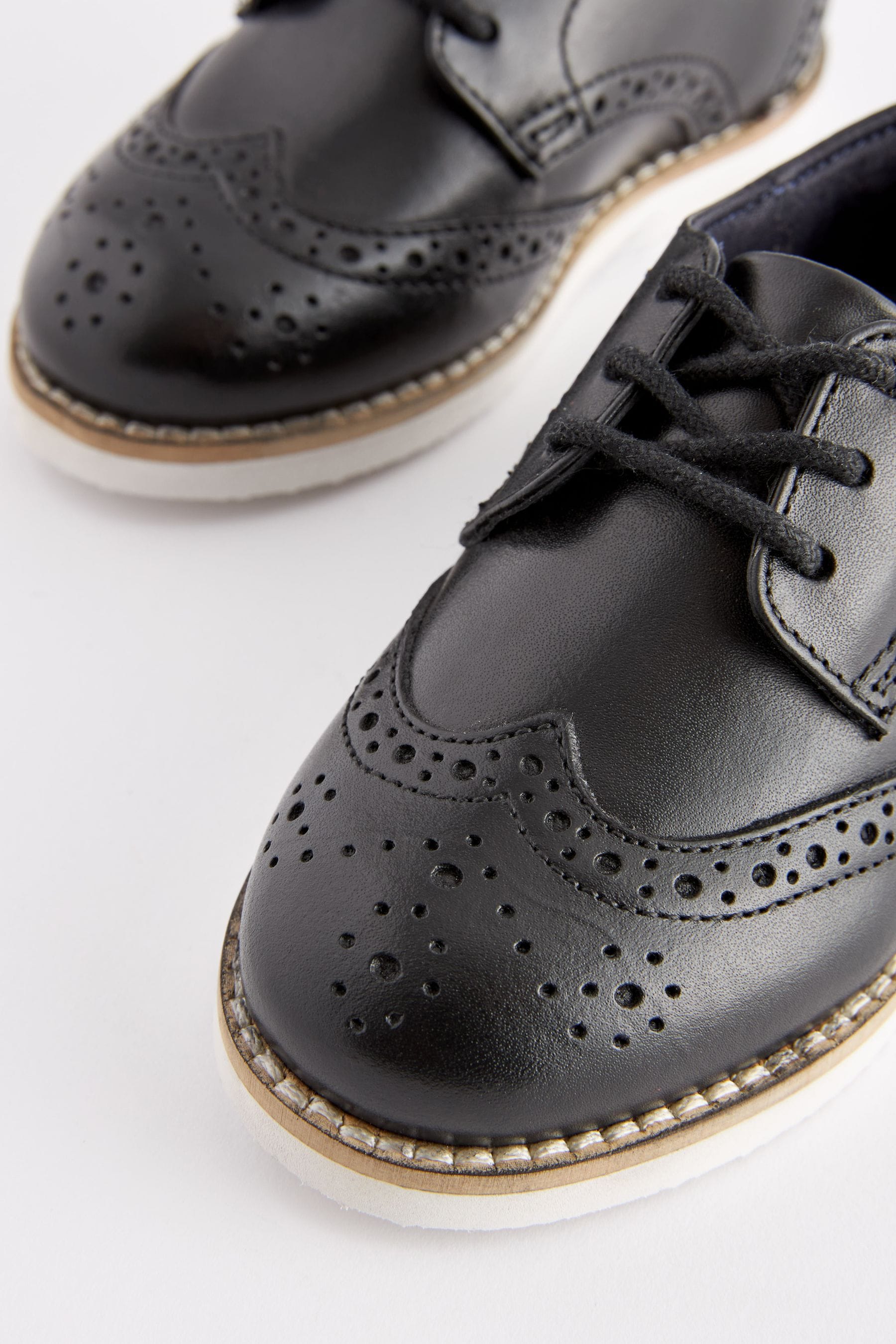 Black/White Smart Leather Brogues Shoes