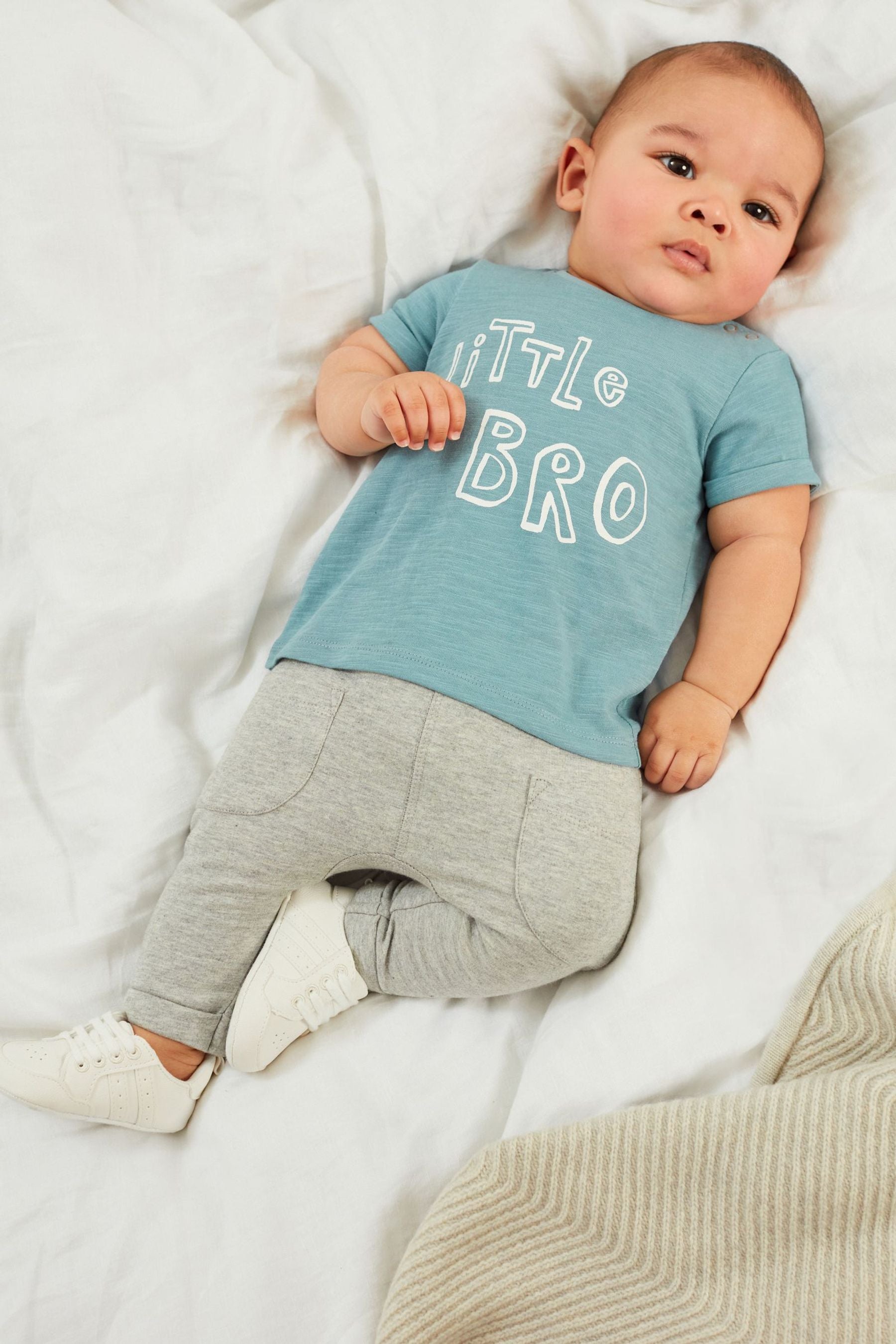 Blue Little Bro Slogan Baby T-Shirt (0mths-2yrs)