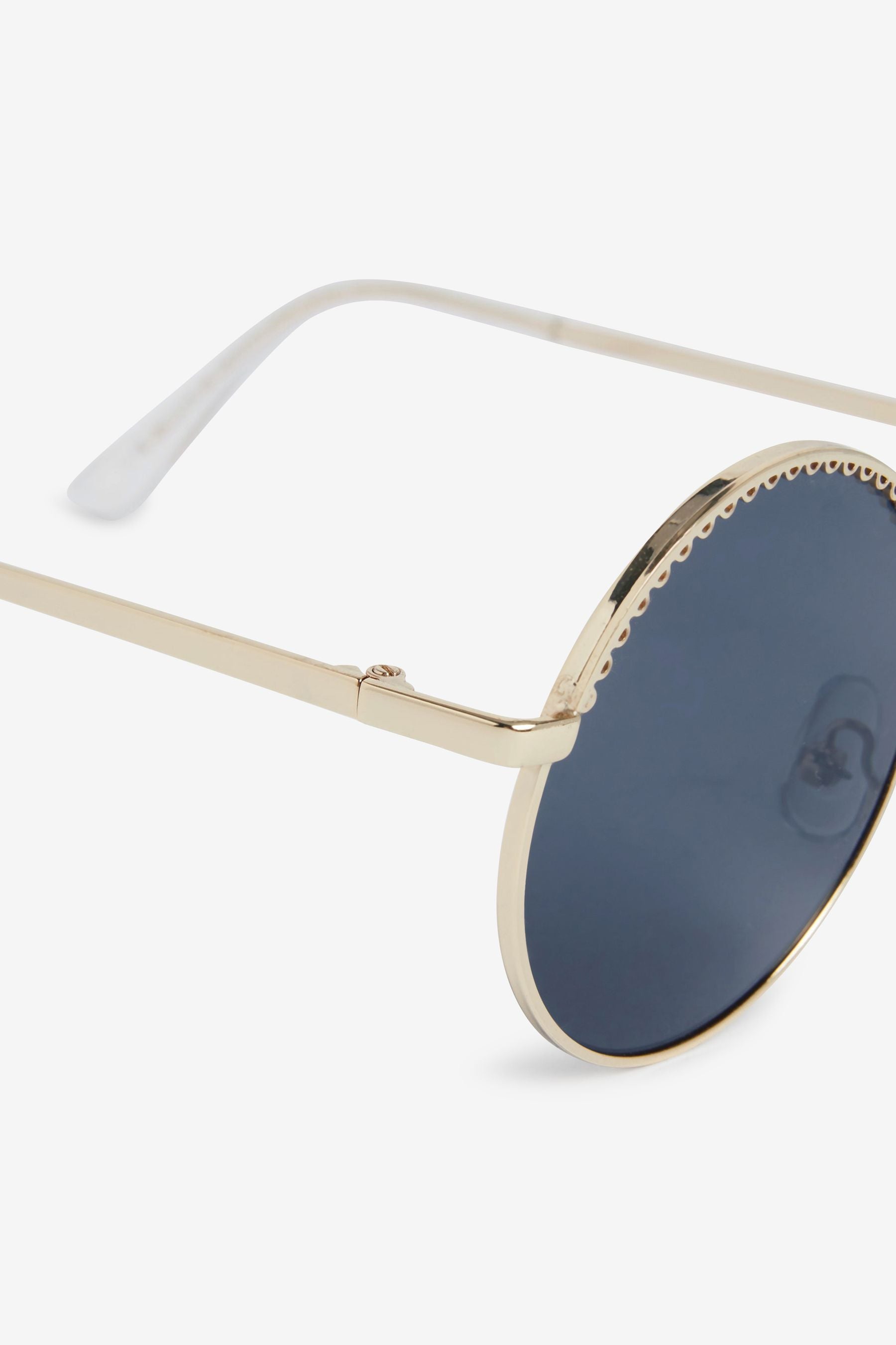 Gold (Metal) Gold Metal Framed Round Sunglasses