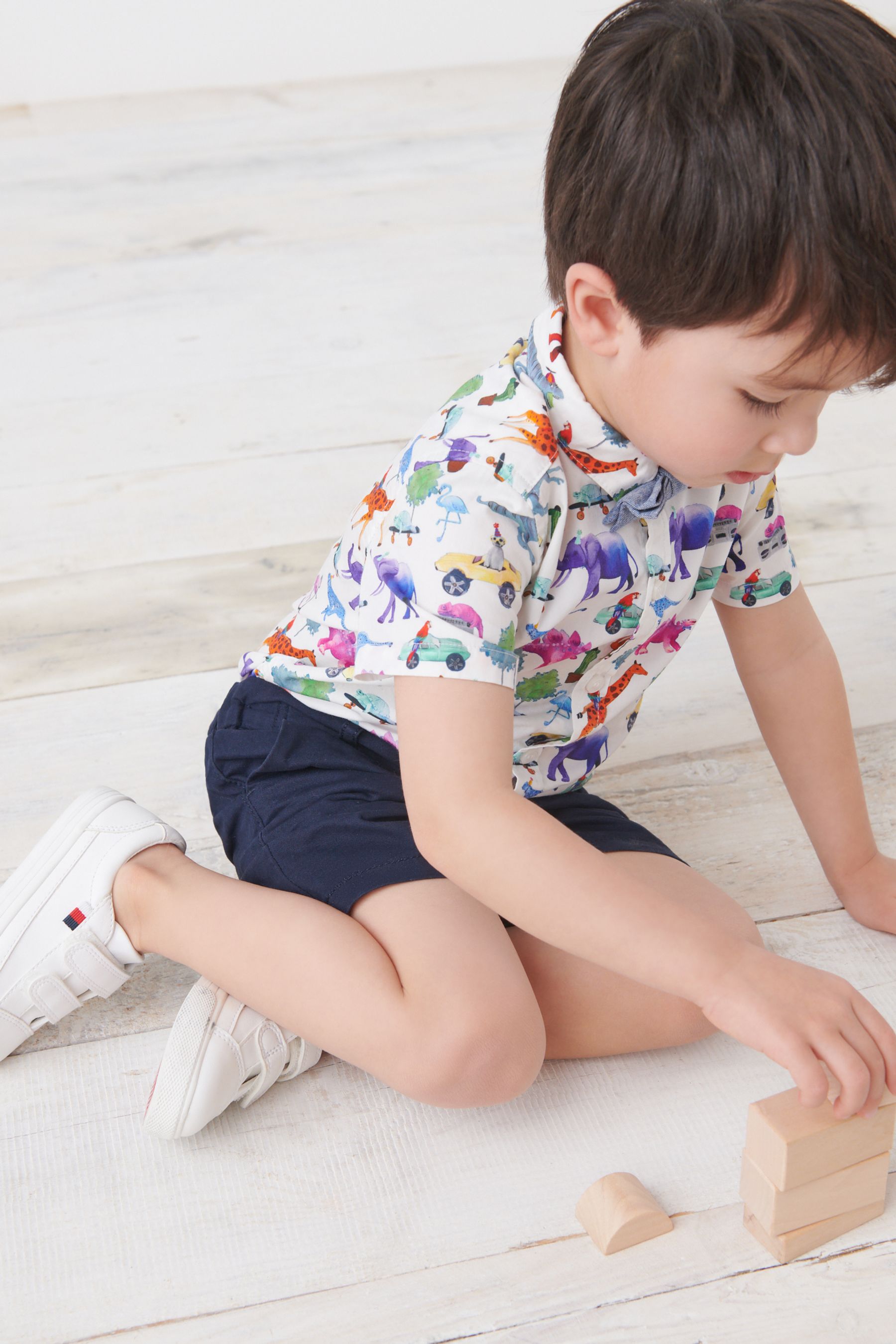 White Short Sleeve Printed Shirt And Bow Tie (3mths-7yrs)