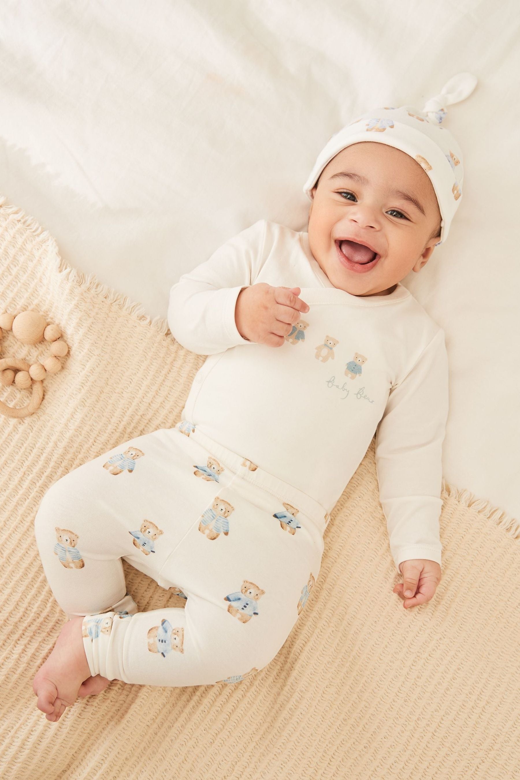 White Baby 3 Piece Bear Print Bodysuit, Leggings and Hat Set (0mths-2yrs)