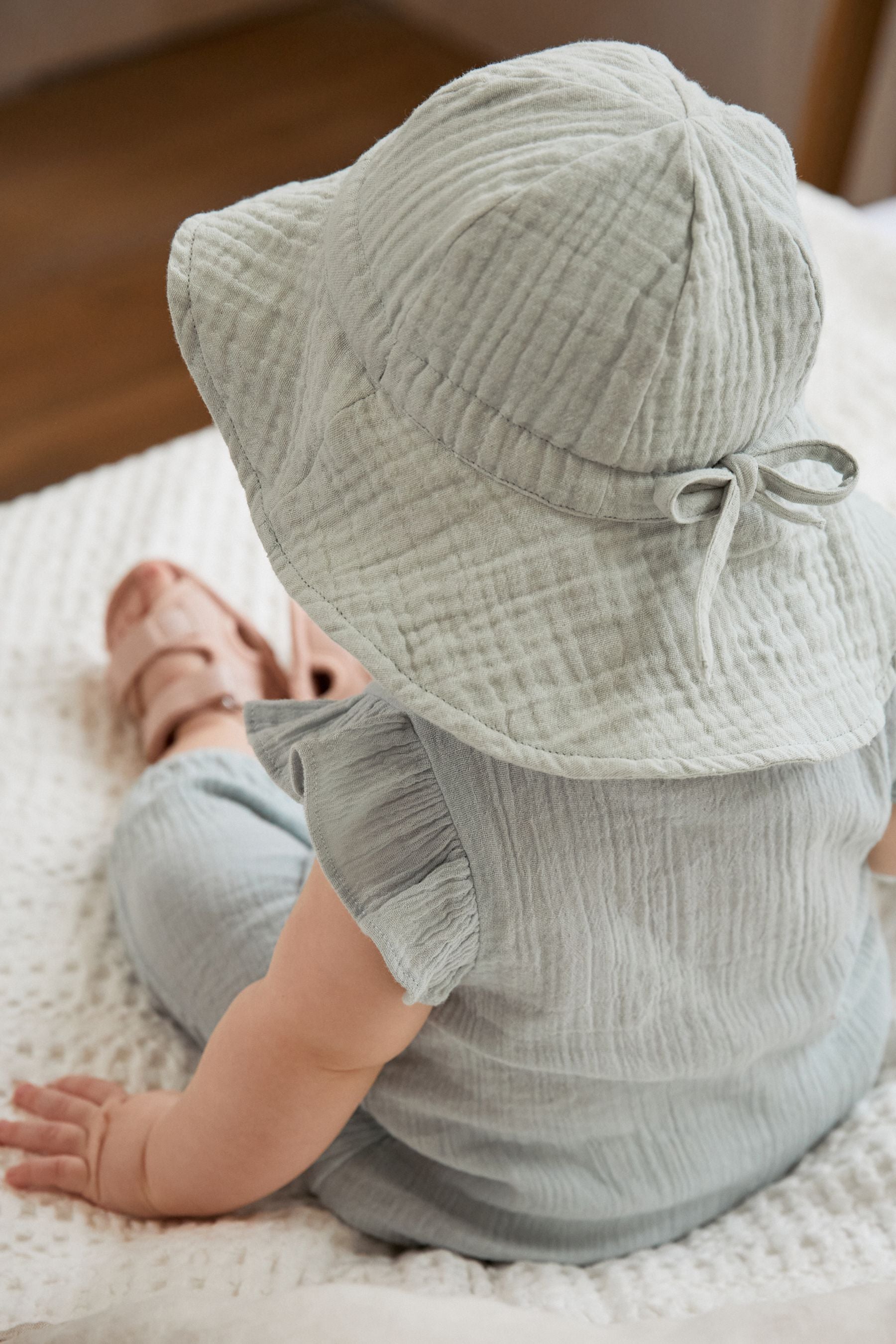 Mint Green Baby Low Back Summer Bucket Hat (0mths-2yrs)