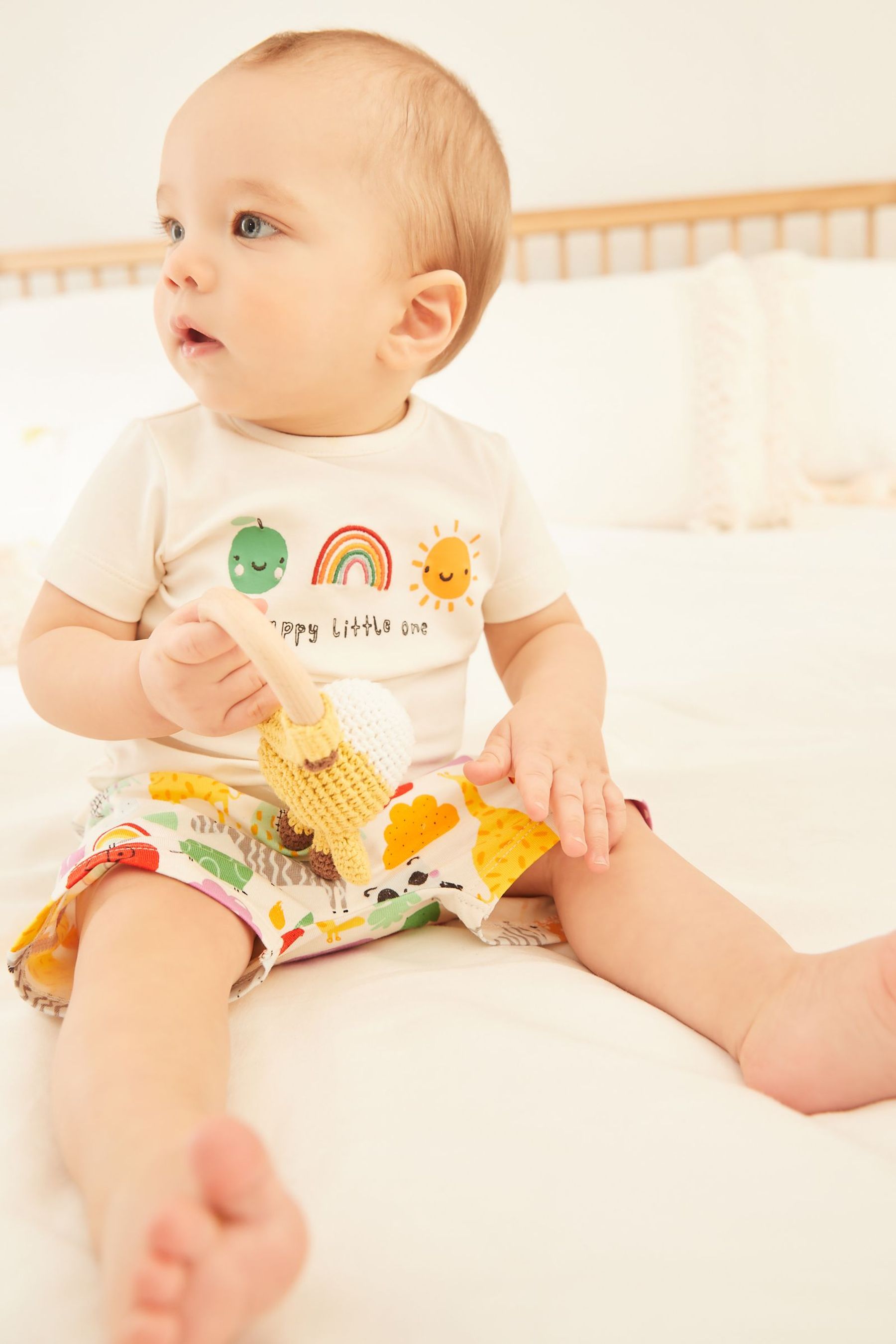 Cream Bright Animal Print Baby 2 Piece T-Shirt and Shorts Set (0mths-2yrs)