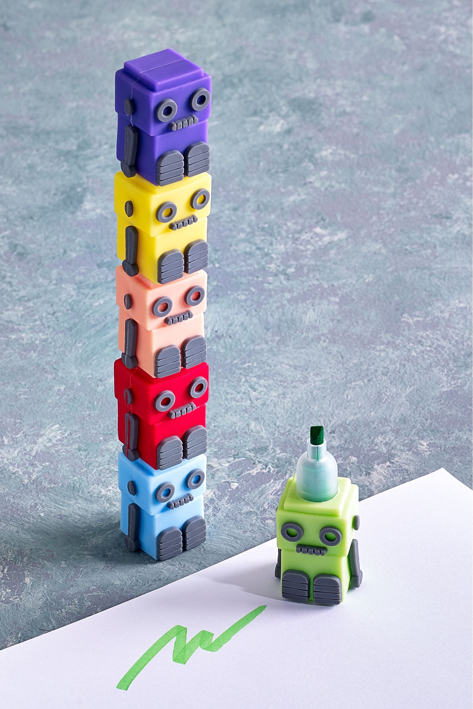 Multi Robots Stacking Highlighter Pens