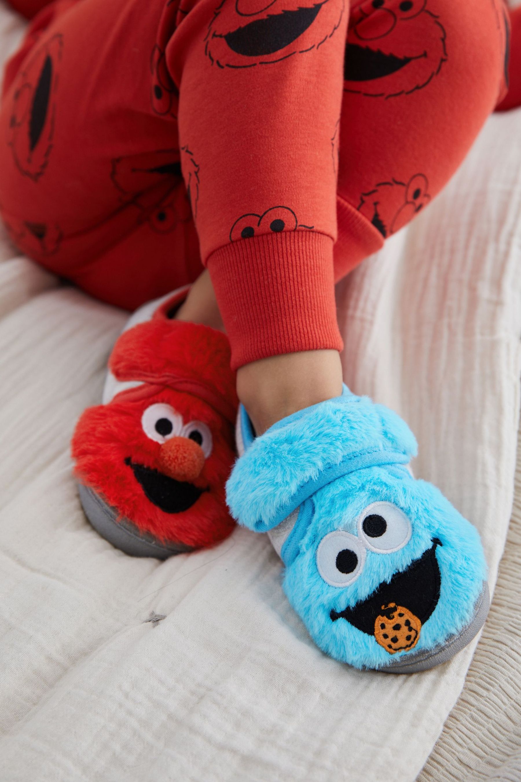 Sesame Street Red/Blue Touch Fastening Cupsole Slippers