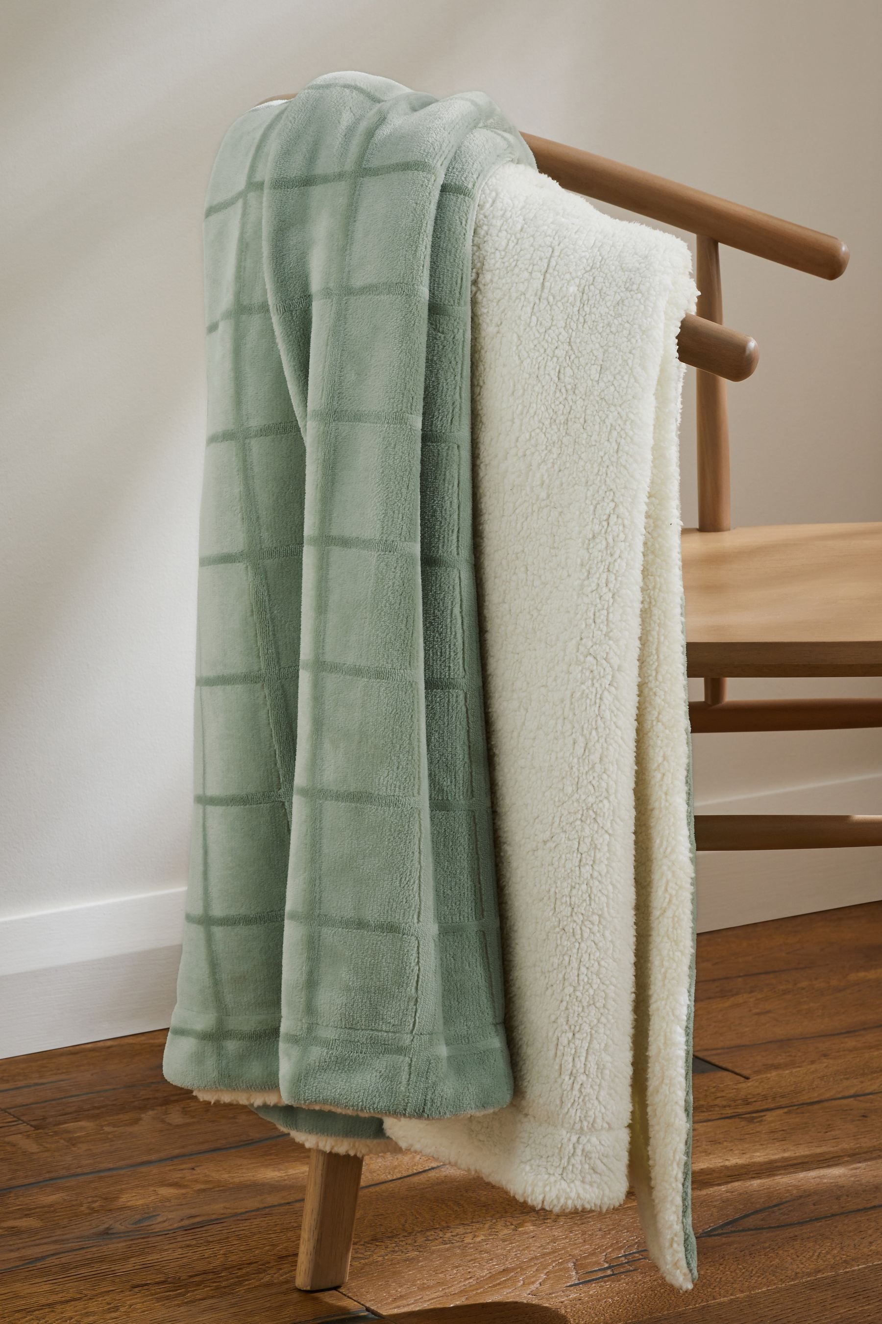 Green Cosy Sherpa Fleece Grid Throw