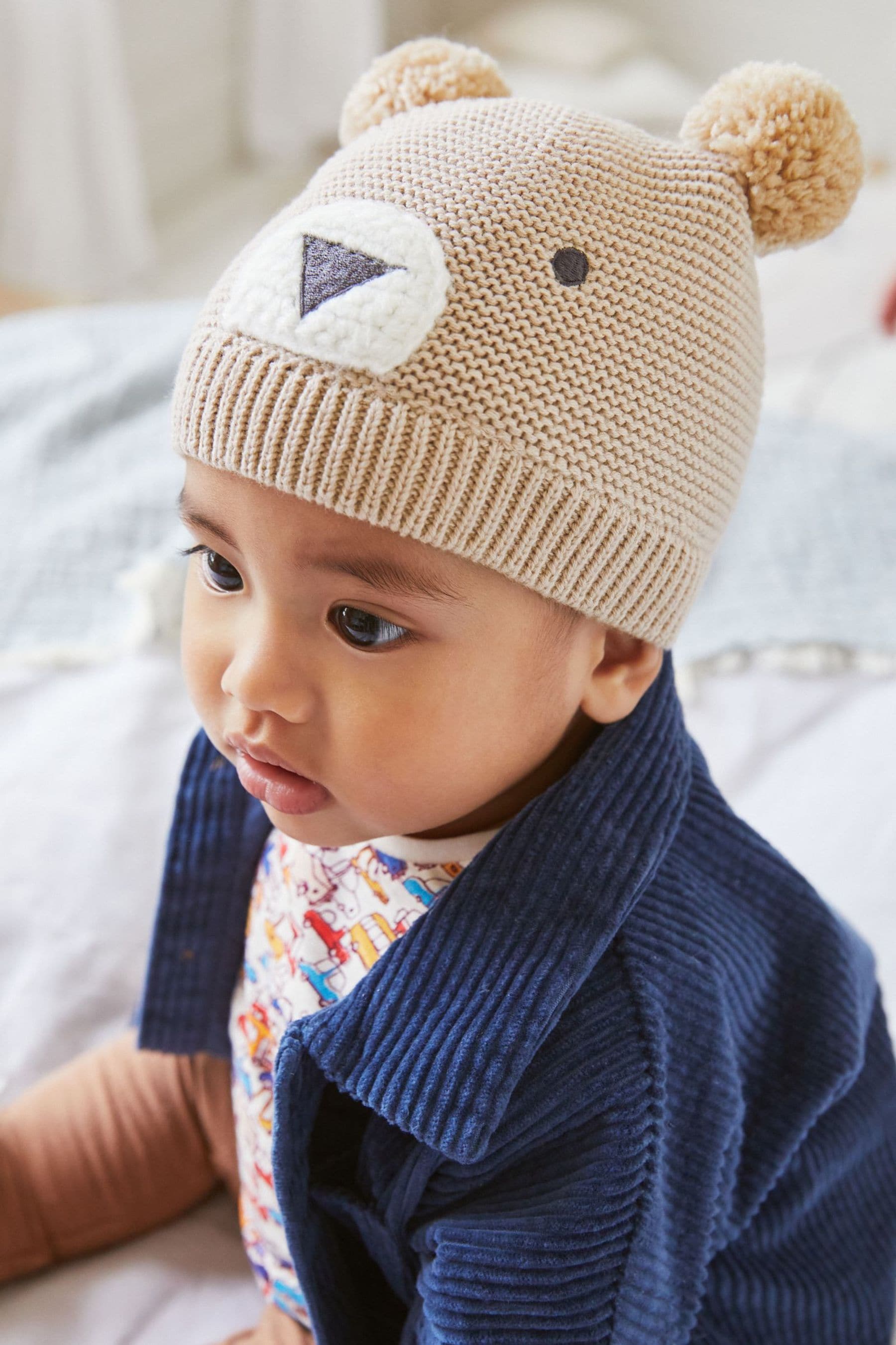 Neutral Beige Bear Character Knitted Baby Hat (0mths-2yrs)