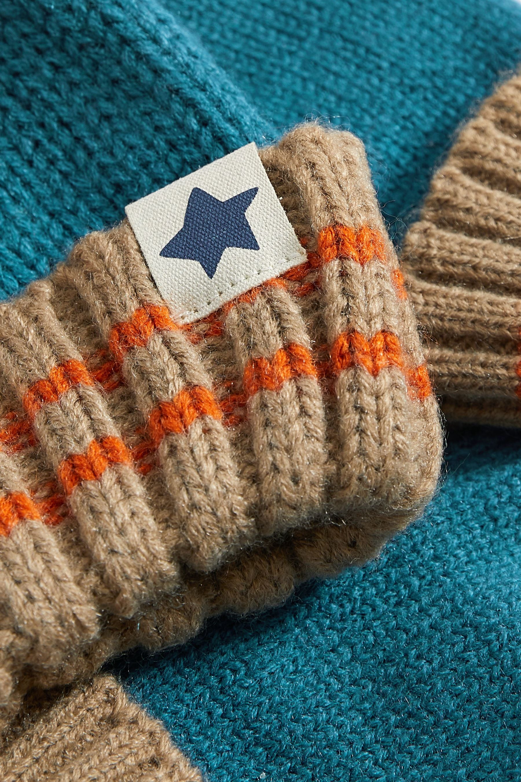 Teal Tractor Hat And Mittens Set (3mths-10yrs)