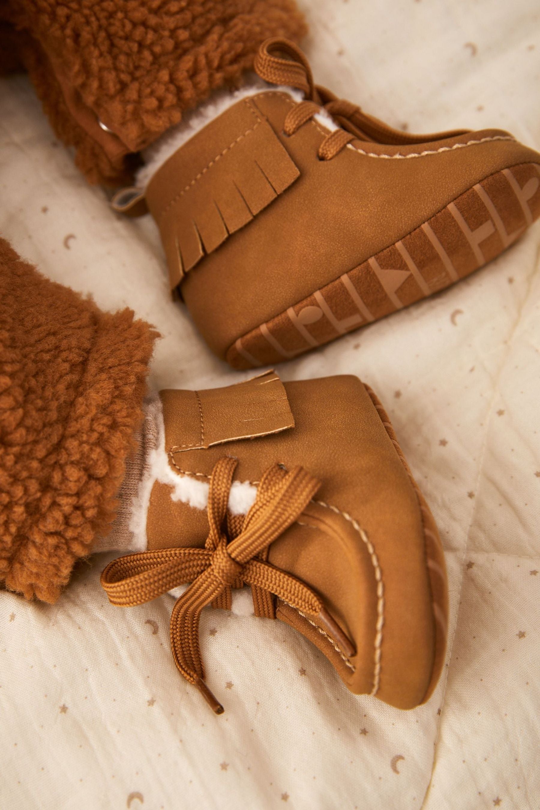 Tan Brown Pram Borg Lined Boots (0-24mths)