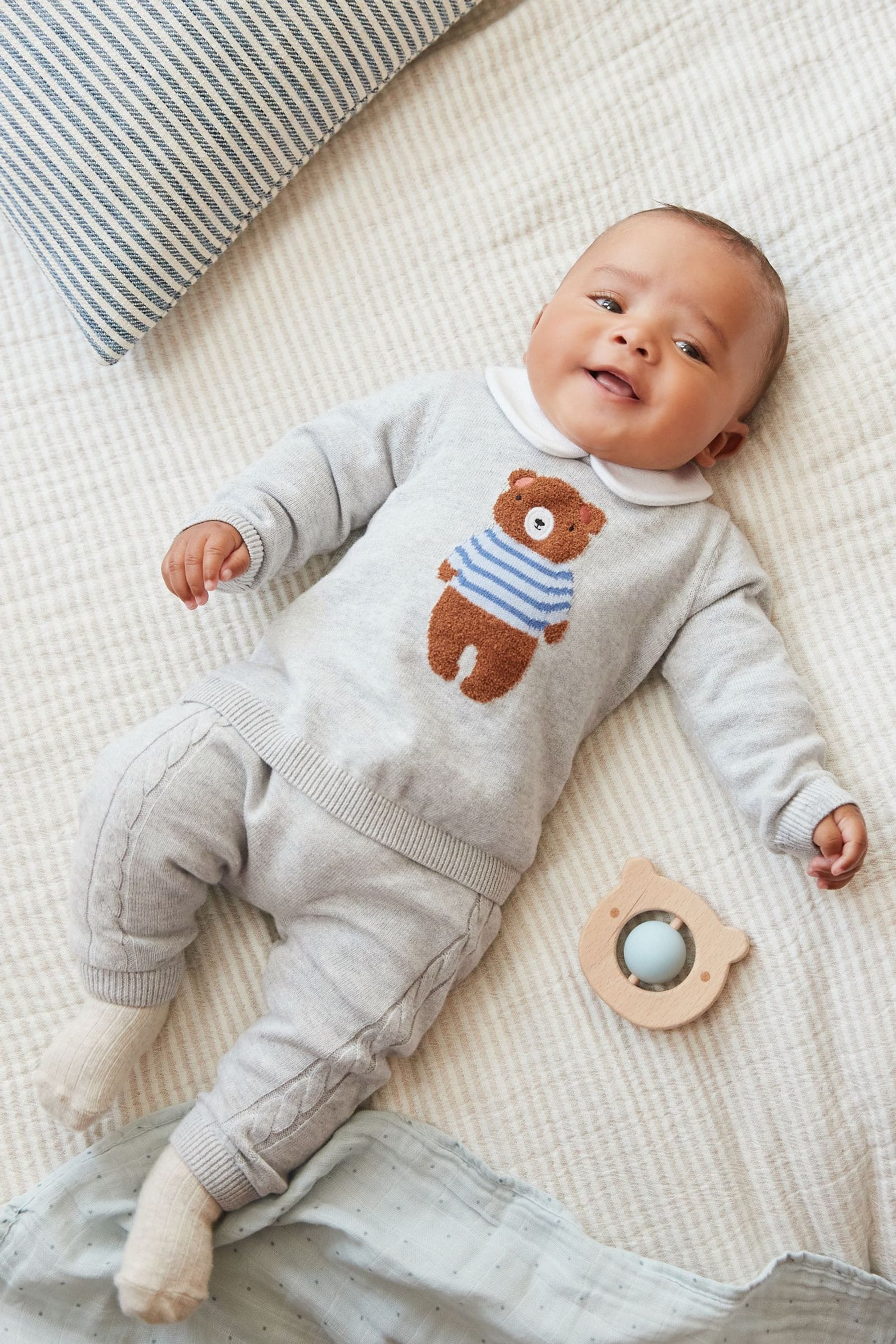 Grey bear Two Piece Baby Knit Set (0mths-2yrs)